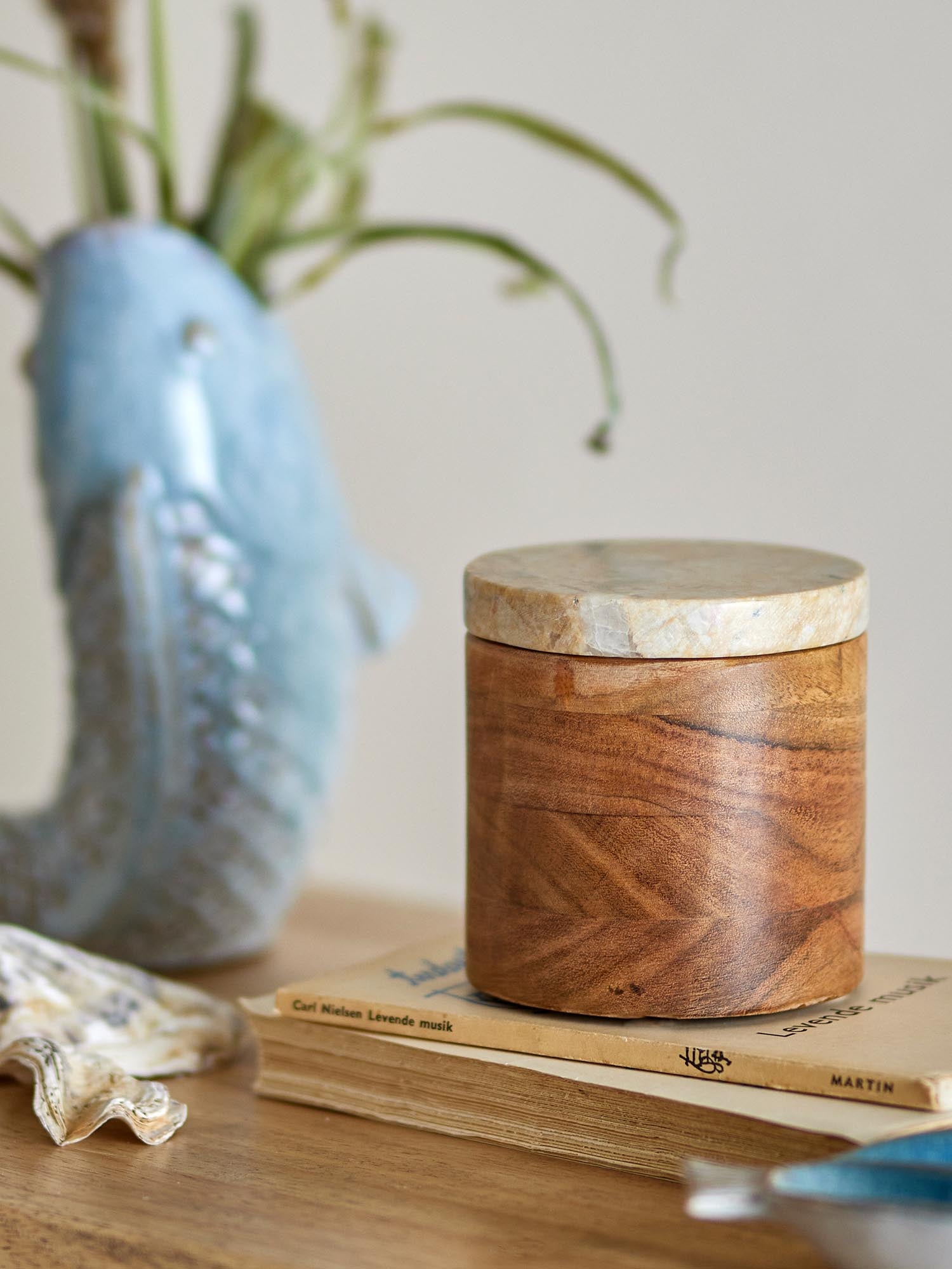 Elegantes Lisanne Gefäß aus FSC®100% Akazienholz, mit Deckel, in natürlichem Design. Perfekt für stilvolle Aufbewahrung.