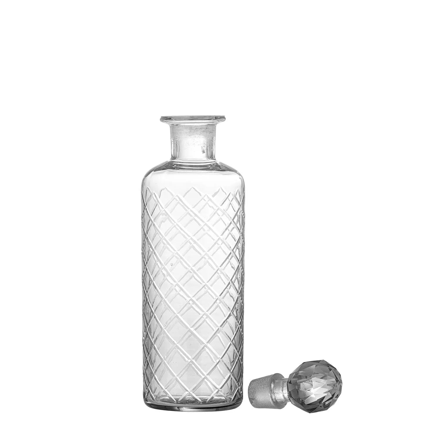 Der Meti Dekanter aus klarem Glas besticht durch elegantes Design und Funktionalität, ideal für stilvolles Servieren von Getränken.