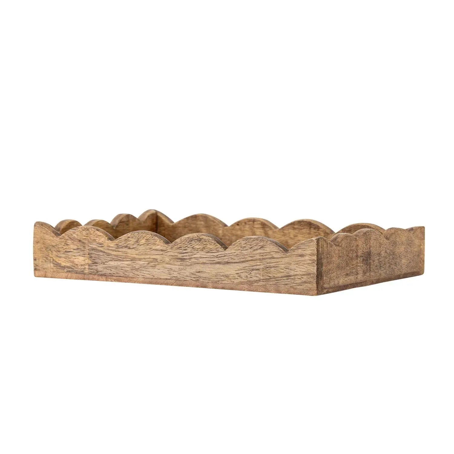 Elegantes Serviertablett aus FSC-zertifiziertem Mangoholz, das skandinavisches Design mit Funktionalität und Nachhaltigkeit vereint.