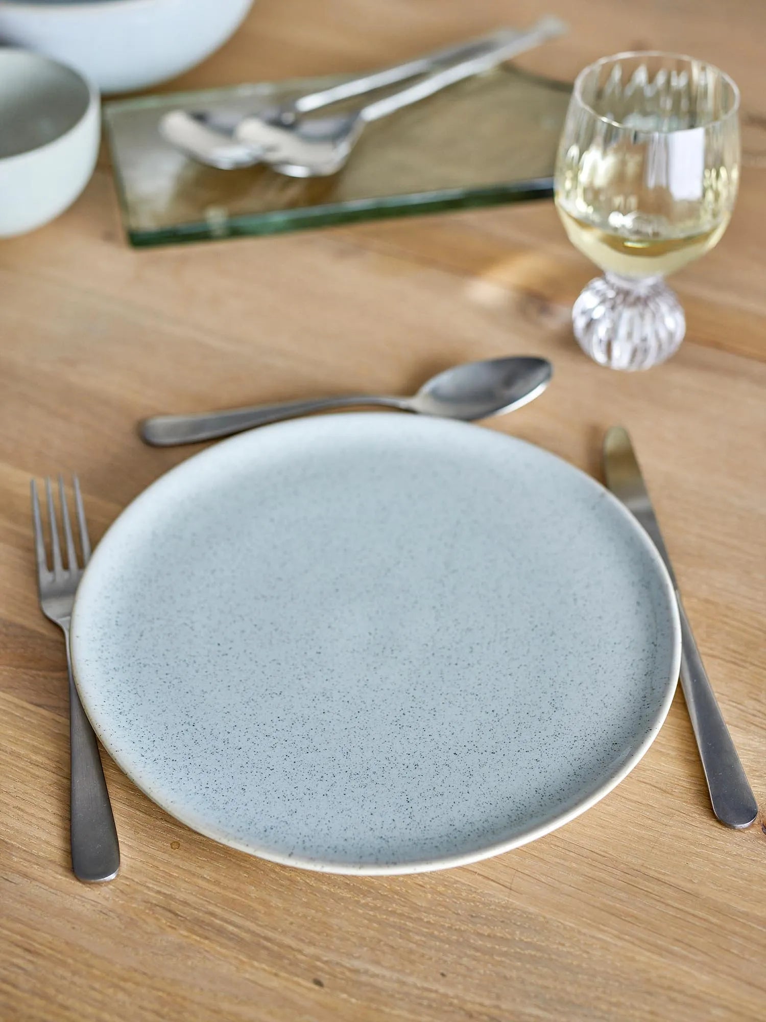 Addison Teller, Weiss, Steingut in Weiß präsentiert im Onlineshop von KAQTU Design AG. Teller ist von Bloomingville