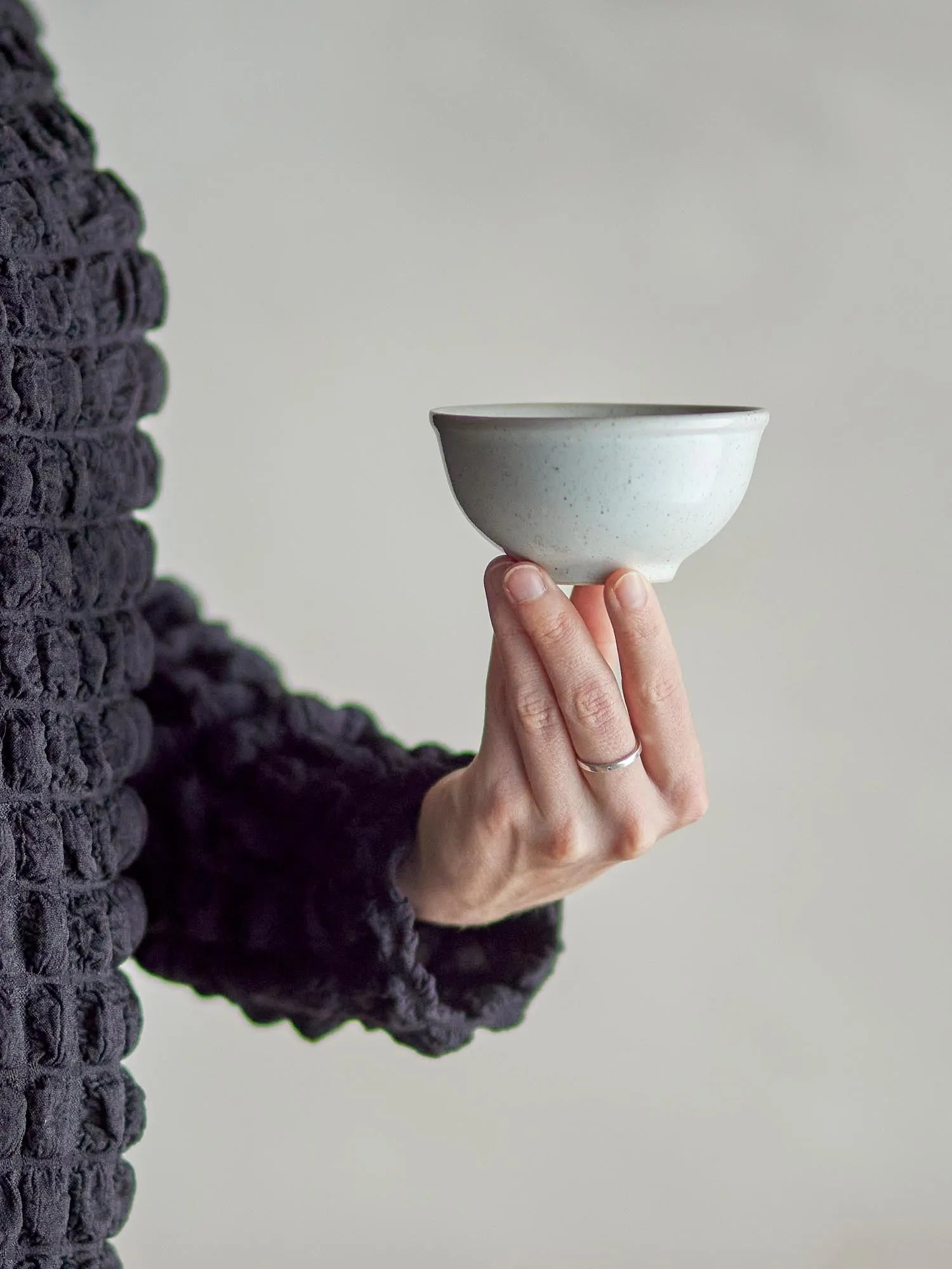 Addison Schale, Weiss, Steingut in Weiß präsentiert im Onlineshop von KAQTU Design AG. Schale ist von Bloomingville