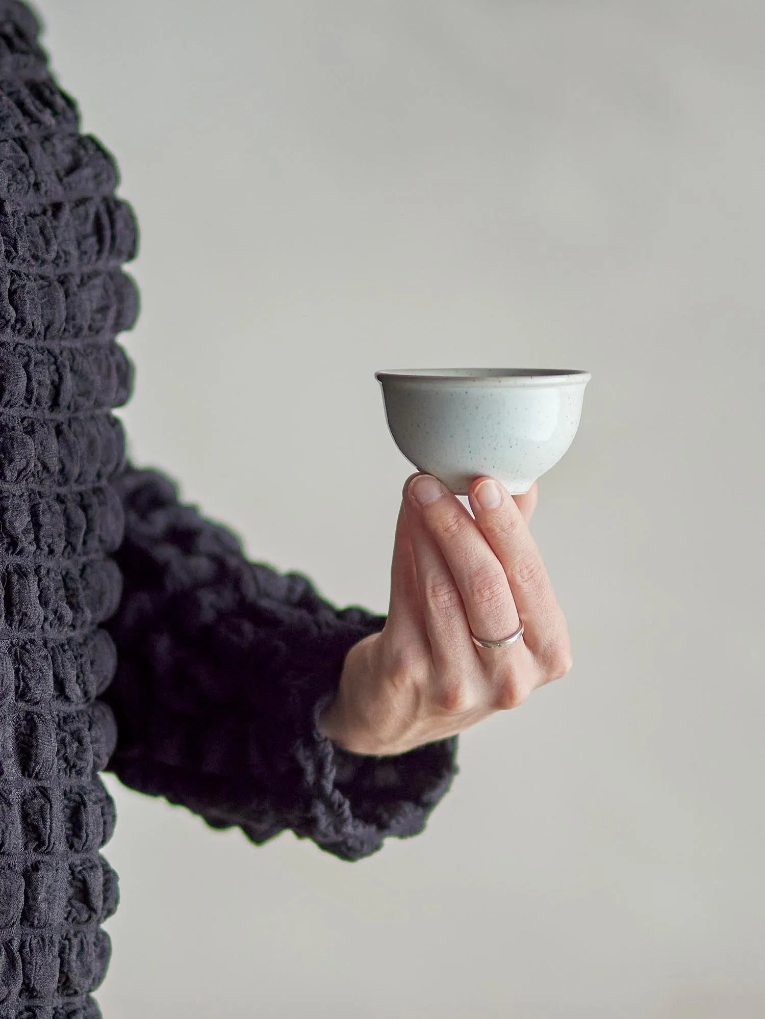 Addison Schale, Weiss, Steingut in Weiß präsentiert im Onlineshop von KAQTU Design AG. Schale ist von Bloomingville