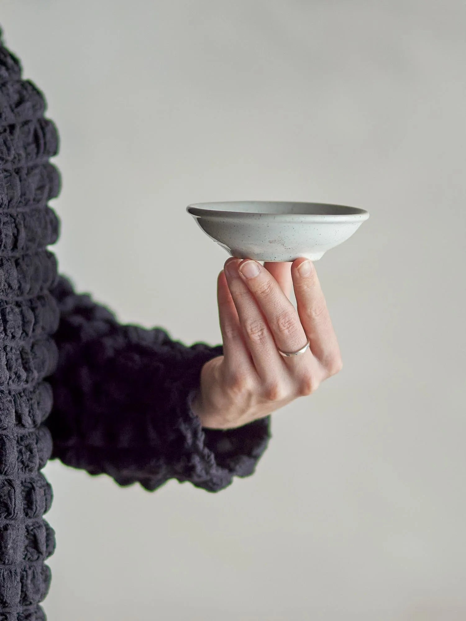 Addison Schale, Weiss, Steingut in Weiß präsentiert im Onlineshop von KAQTU Design AG. Schale ist von Bloomingville
