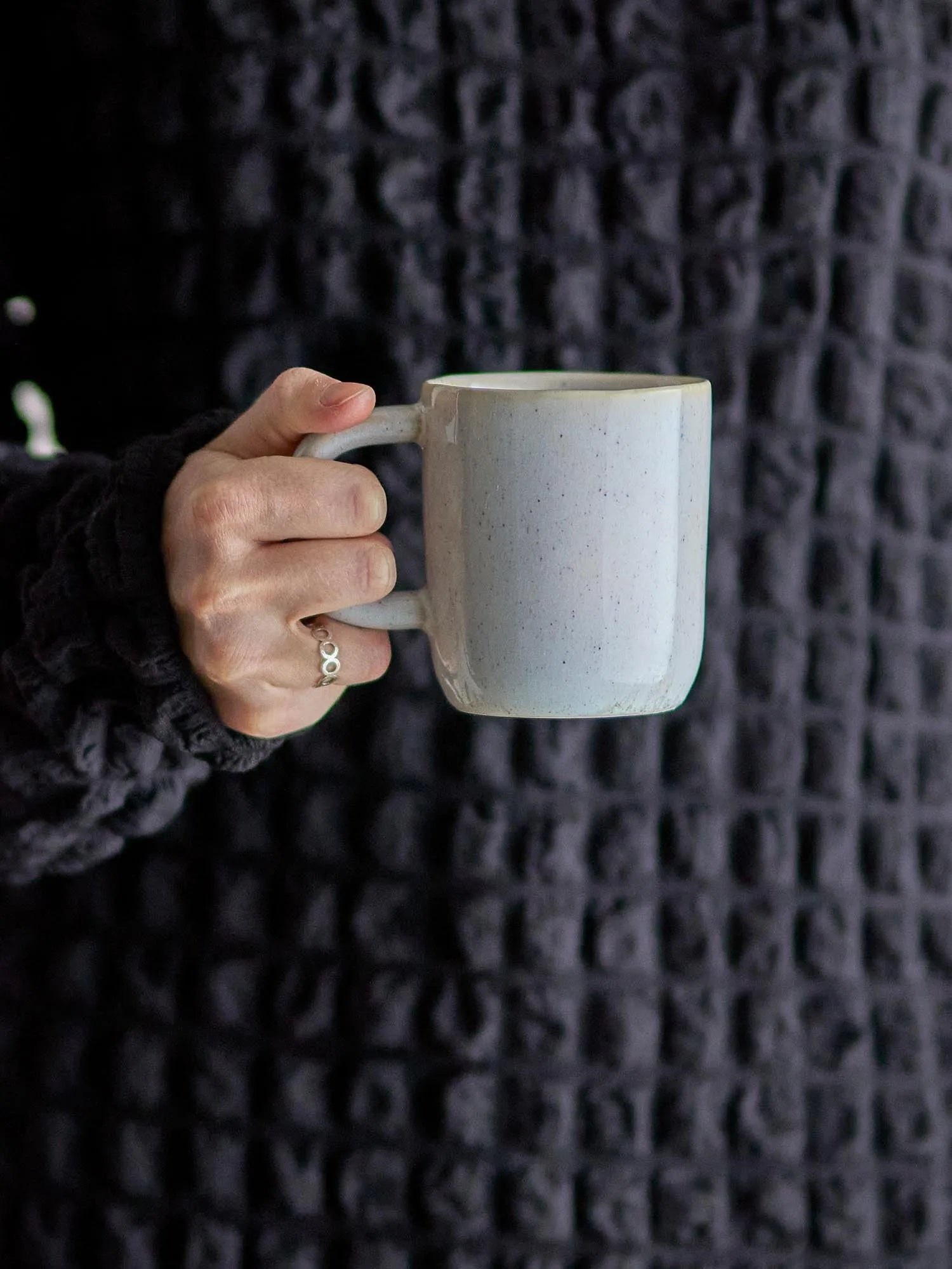 Addison Becher, Weiss, Steingut in Weiß präsentiert im Onlineshop von KAQTU Design AG. Tasse ist von Bloomingville