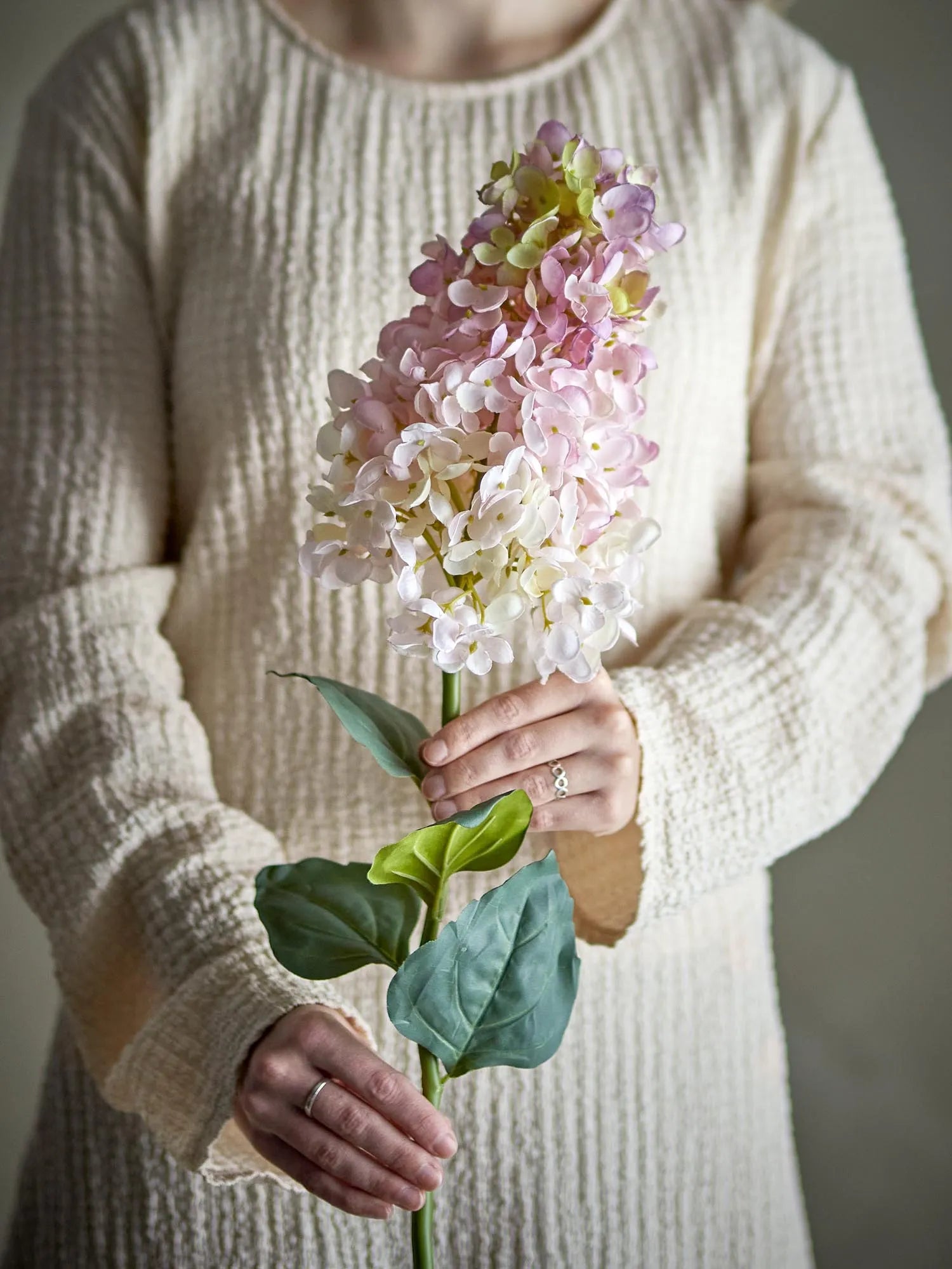 Hydrangea Stiel, Rose, Künstliche Blumen in Rose präsentiert im Onlineshop von KAQTU Design AG. Kunstpflanze ist von Bloomingville