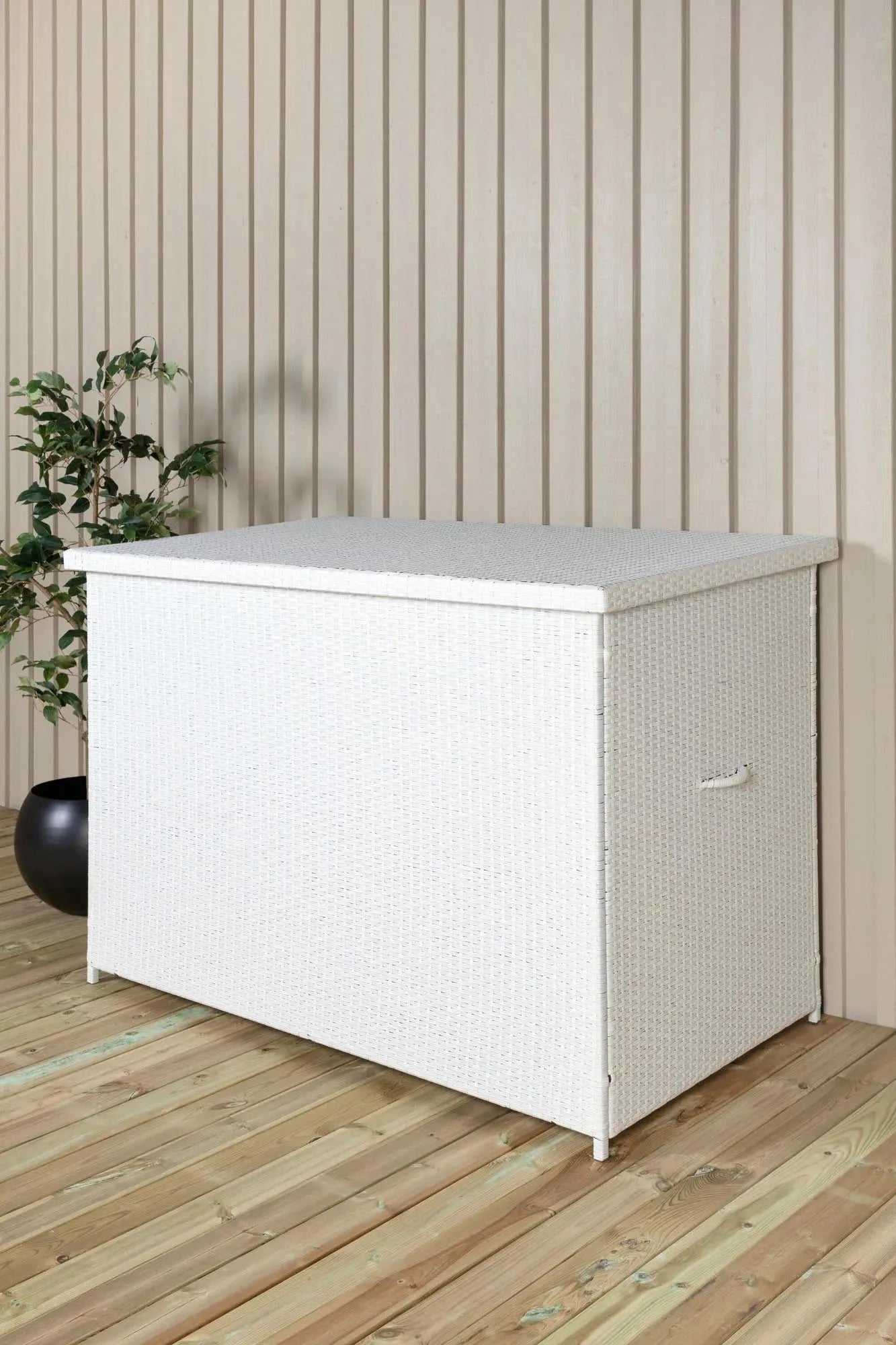 Robuste und stilvolle Kissenbox von Venture Home, wetterfest und ideal zur Aufbewahrung von Gartenmöbeln im Außenbereich.