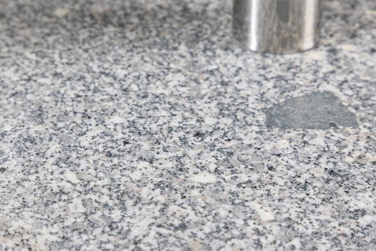 Stathera Umbrella Stone in Grau präsentiert im Onlineshop von KAQTU Design AG. Sonnenschirm Sockel ist von Venture Home