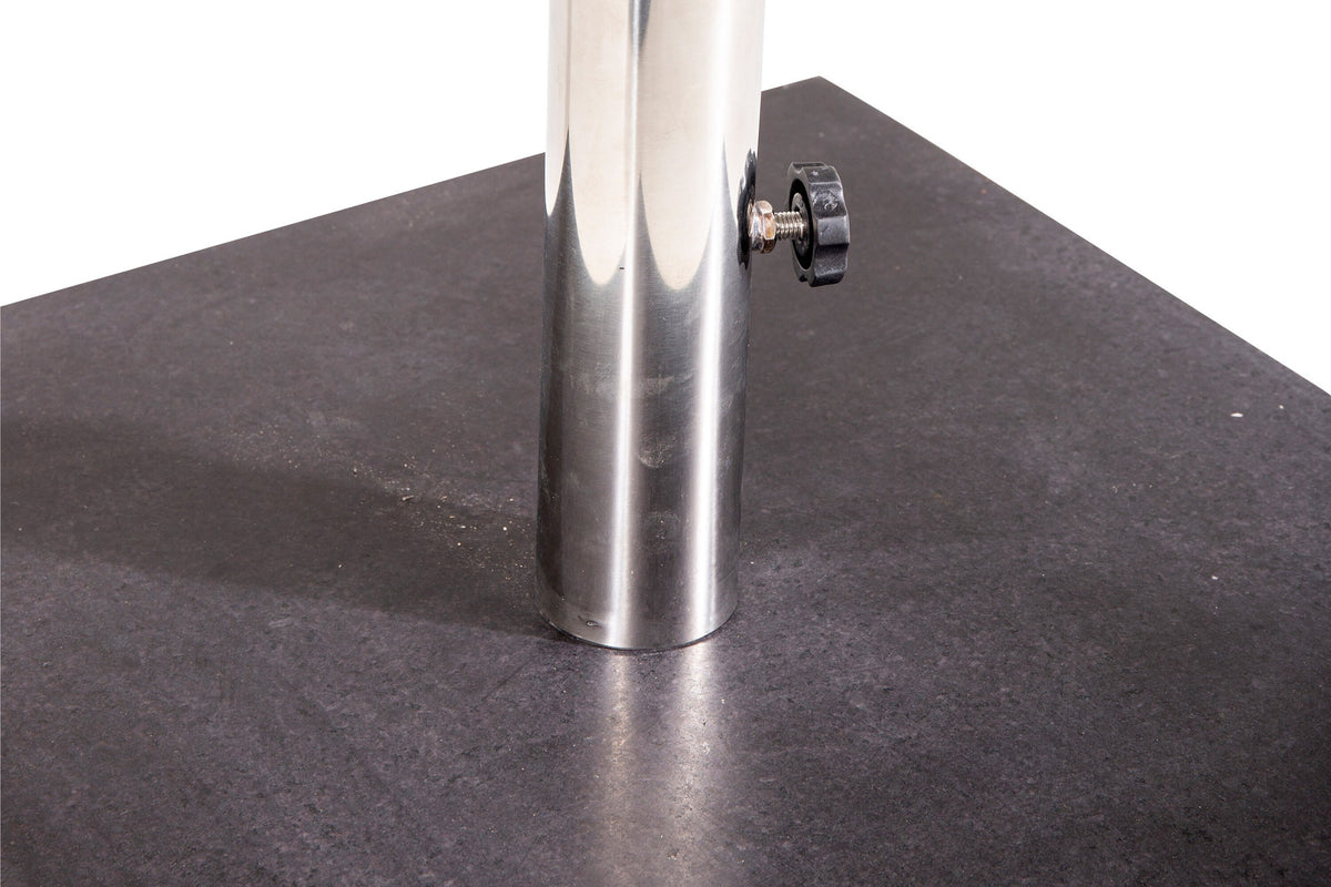 Stathera Umbrella Stone in Schwarz präsentiert im Onlineshop von KAQTU Design AG. Sonnenschirm Sockel ist von Venture Home