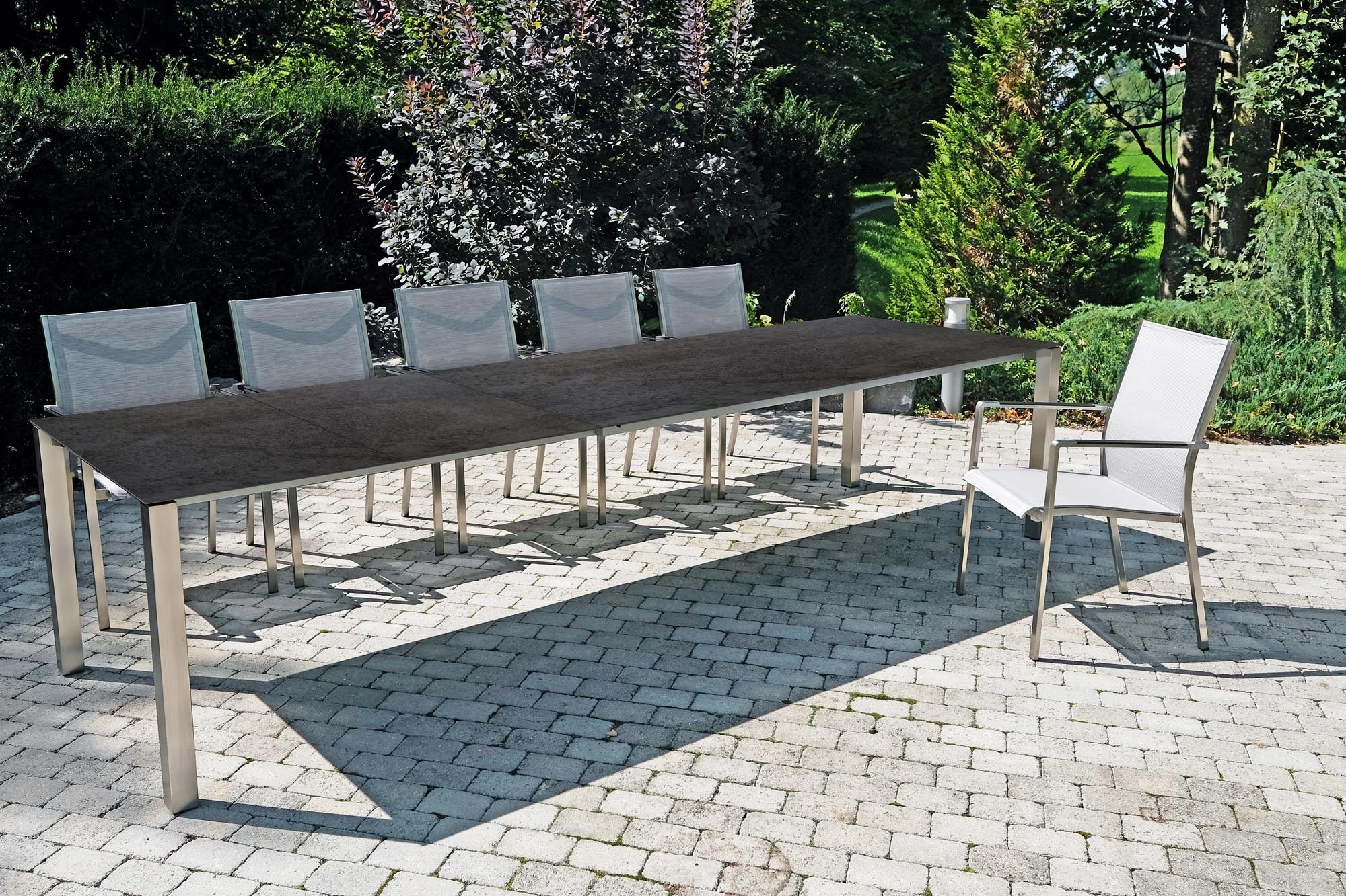 Keramiktisch Nevio 20 210x100 cm in Grau gesprenkelt präsentiert im Onlineshop von KAQTU Design AG. Gartentisch ist von Be Garden