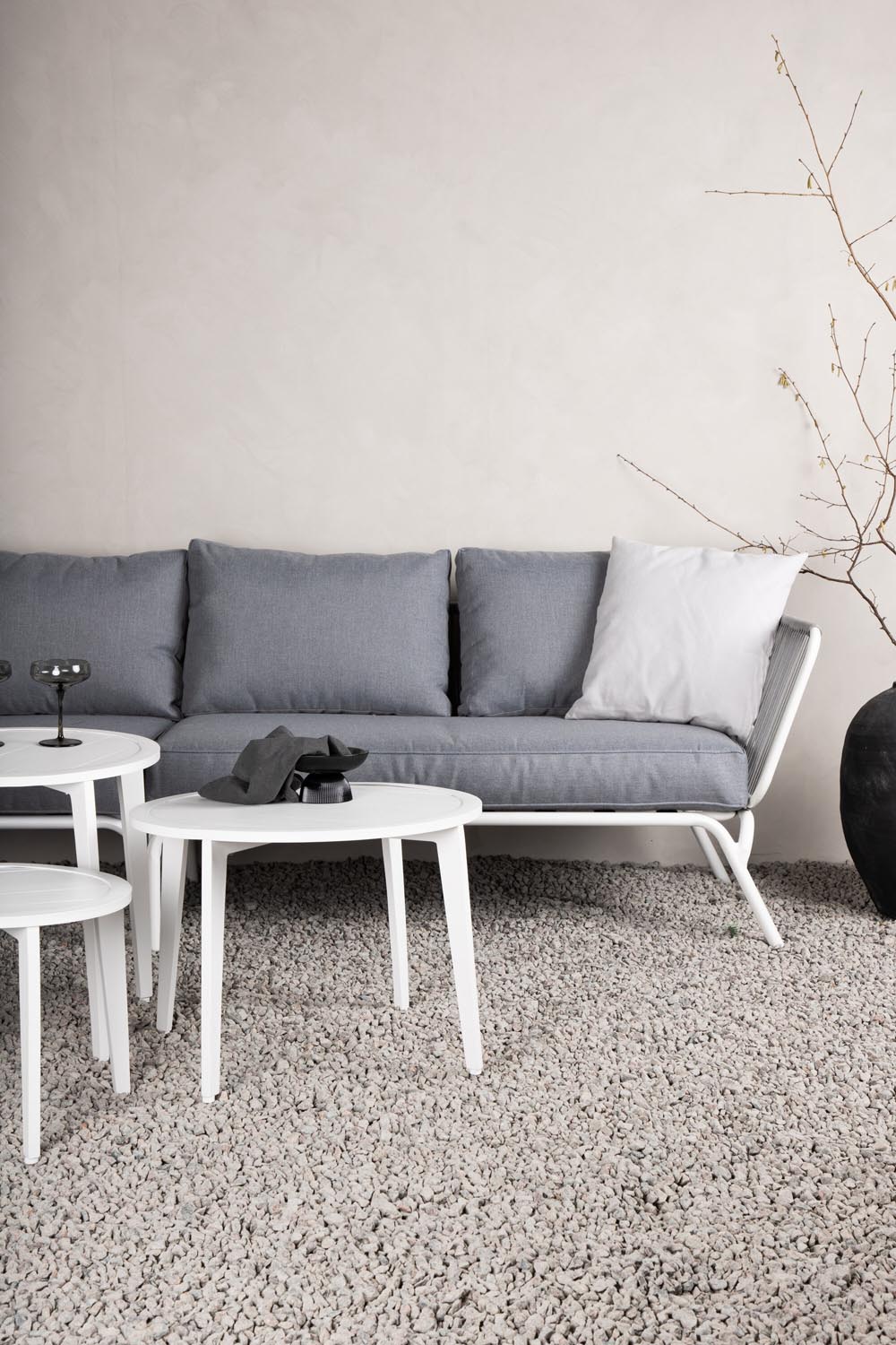 Roxo Ecksofa Outdoorset ⌀50cm in Weiss präsentiert im Onlineshop von KAQTU Design AG. Loungeset ist von Venture Home