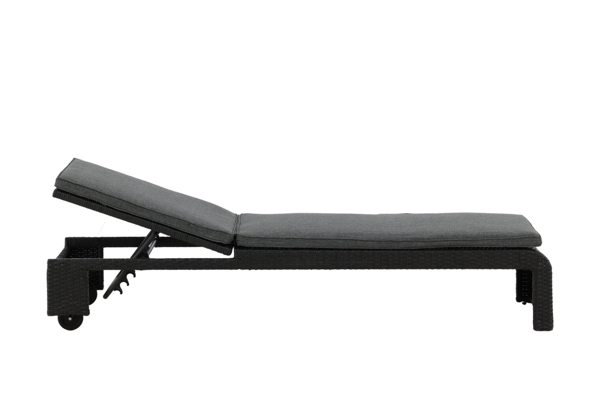 Sonnenliege London von Venture Home in Schwarz mit grauem Kissen und Korbgeflecht