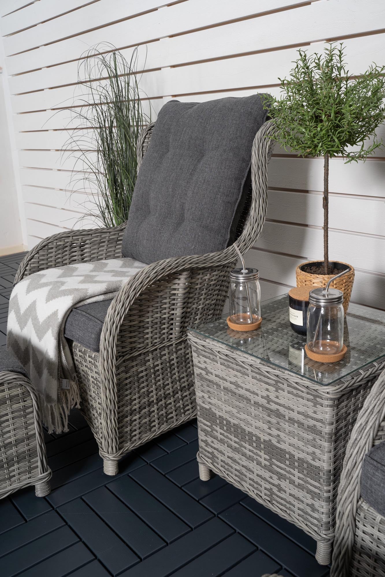 Vikelund Lounge 45cm: Komfort und Stil für Ihren Aussenbereich.