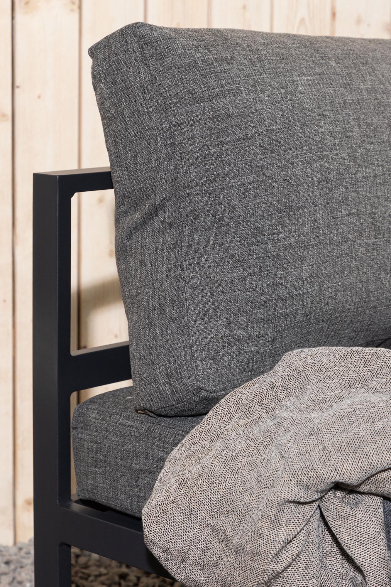 Copacabana Sofa Middle in Schwarz / Grau präsentiert im Onlineshop von KAQTU Design AG. Lounge Sofa ist von Venture Home