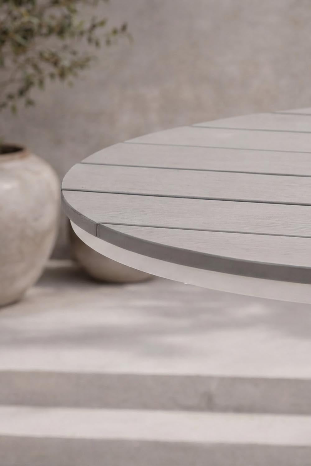 Parma Gartentisch in Grau präsentiert im Onlineshop von KAQTU Design AG. Beistelltisch Outdoor ist von Venture Home