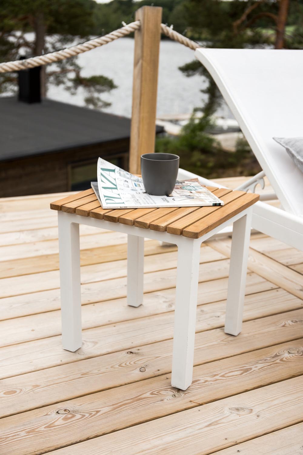 Mexico Beistelltisch in Weiss / Natur präsentiert im Onlineshop von KAQTU Design AG. Beistelltisch Outdoor ist von Venture Home