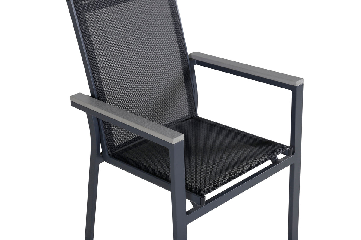 Parma Gartenstuhl in Schwarz präsentiert im Onlineshop von KAQTU Design AG. Gartenstuhl mit Armlehnen ist von Venture Home