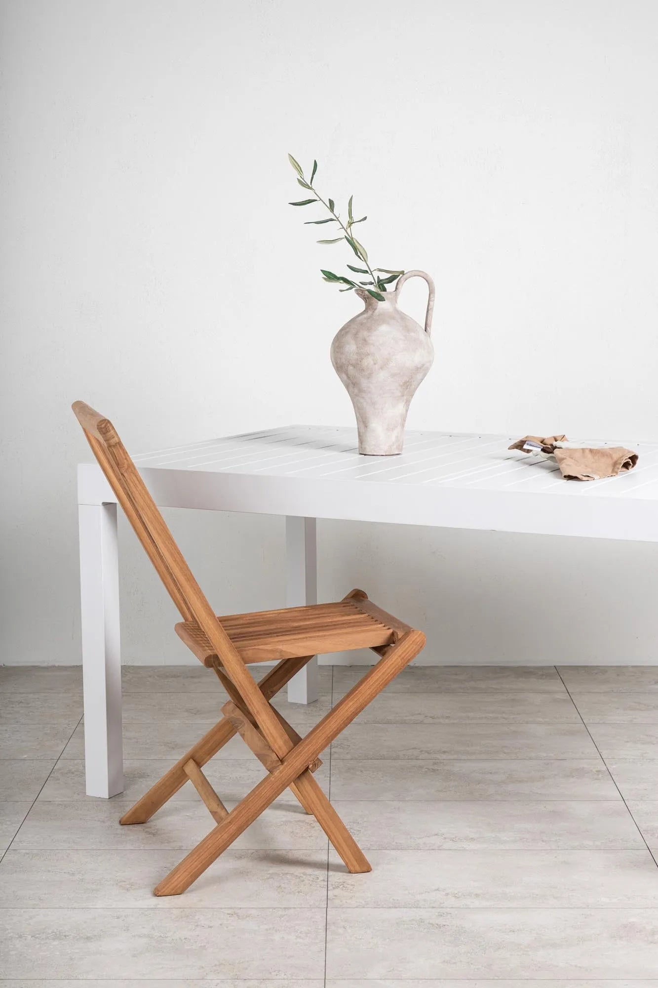 Eleganter, ausziehbarer Marbella Gartentisch von Venture Home, perfekt für moderne Außenbereiche und gesellige Runden.