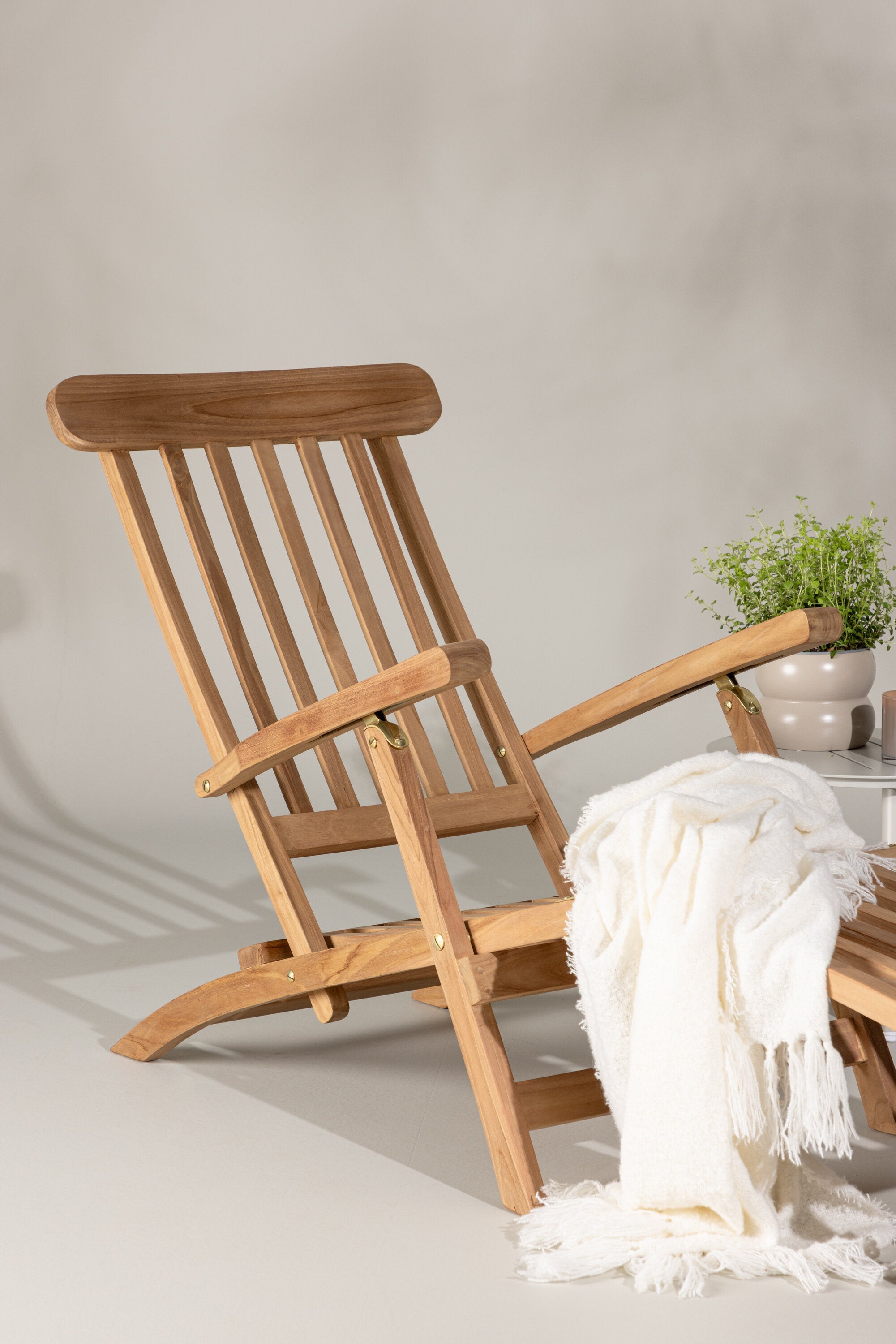 Kenya Sun Lounge in Natur präsentiert im Onlineshop von KAQTU Design AG. Liegestuhl ist von Venture Home