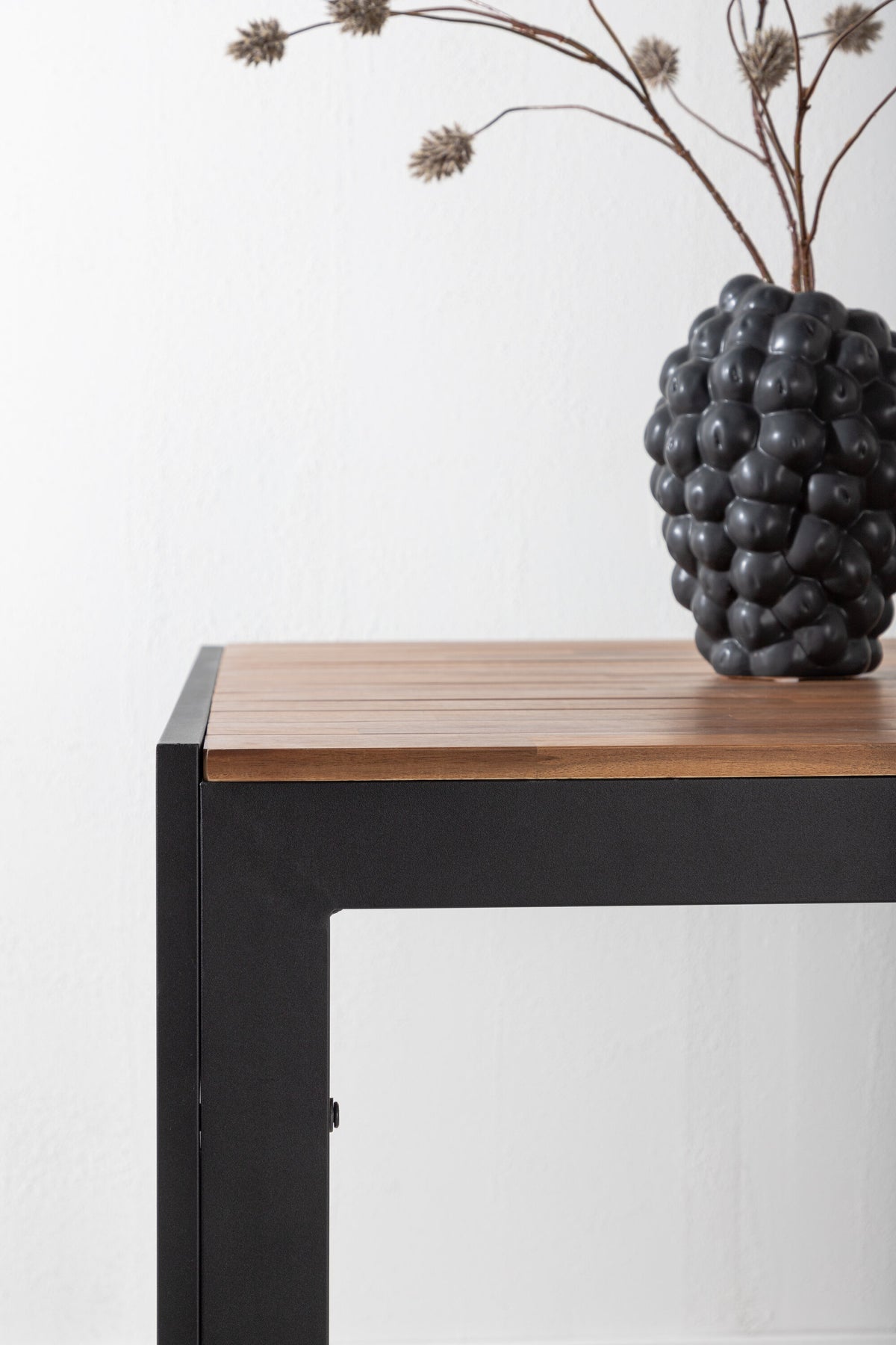 Bois Gartentisch in Natur/Schwarz präsentiert im Onlineshop von KAQTU Design AG. Gartentisch ist von Venture Home