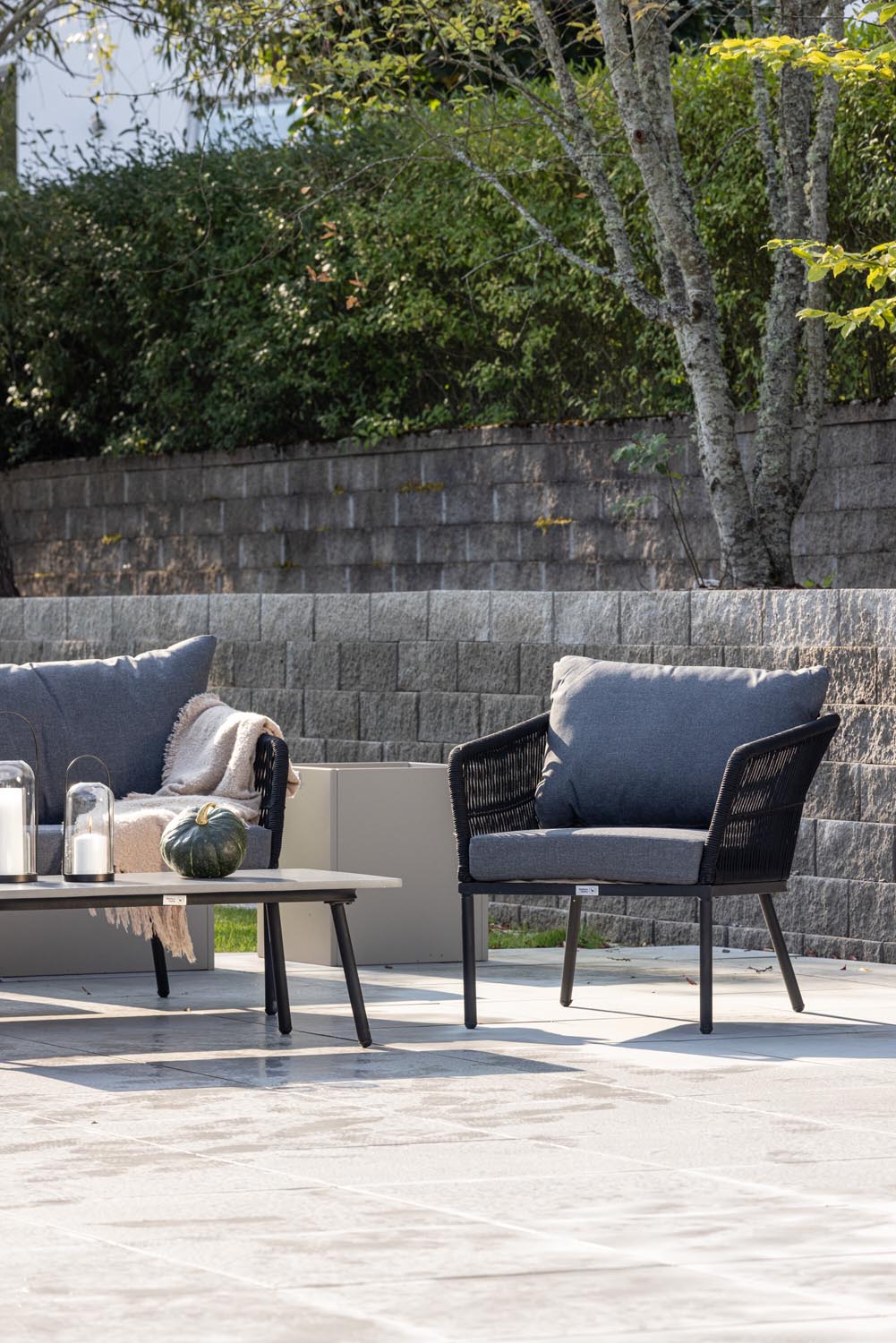 Wunderschöne Sofagarnitur in Grau präsentiert im Onlineshop von KAQTU Design AG. Loungeset ist von Venture Home