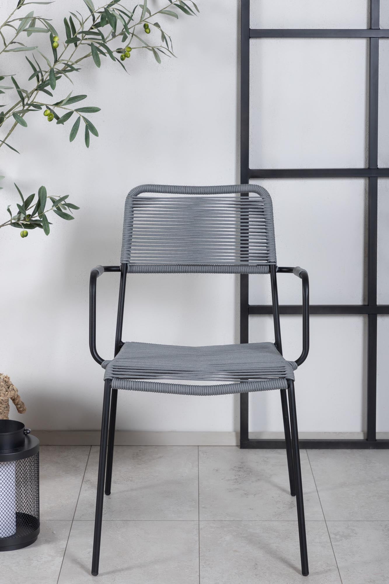 Lindos Gartenstuhl in Grau präsentiert im Onlineshop von KAQTU Design AG. Gartenstuhl ist von Venture Home