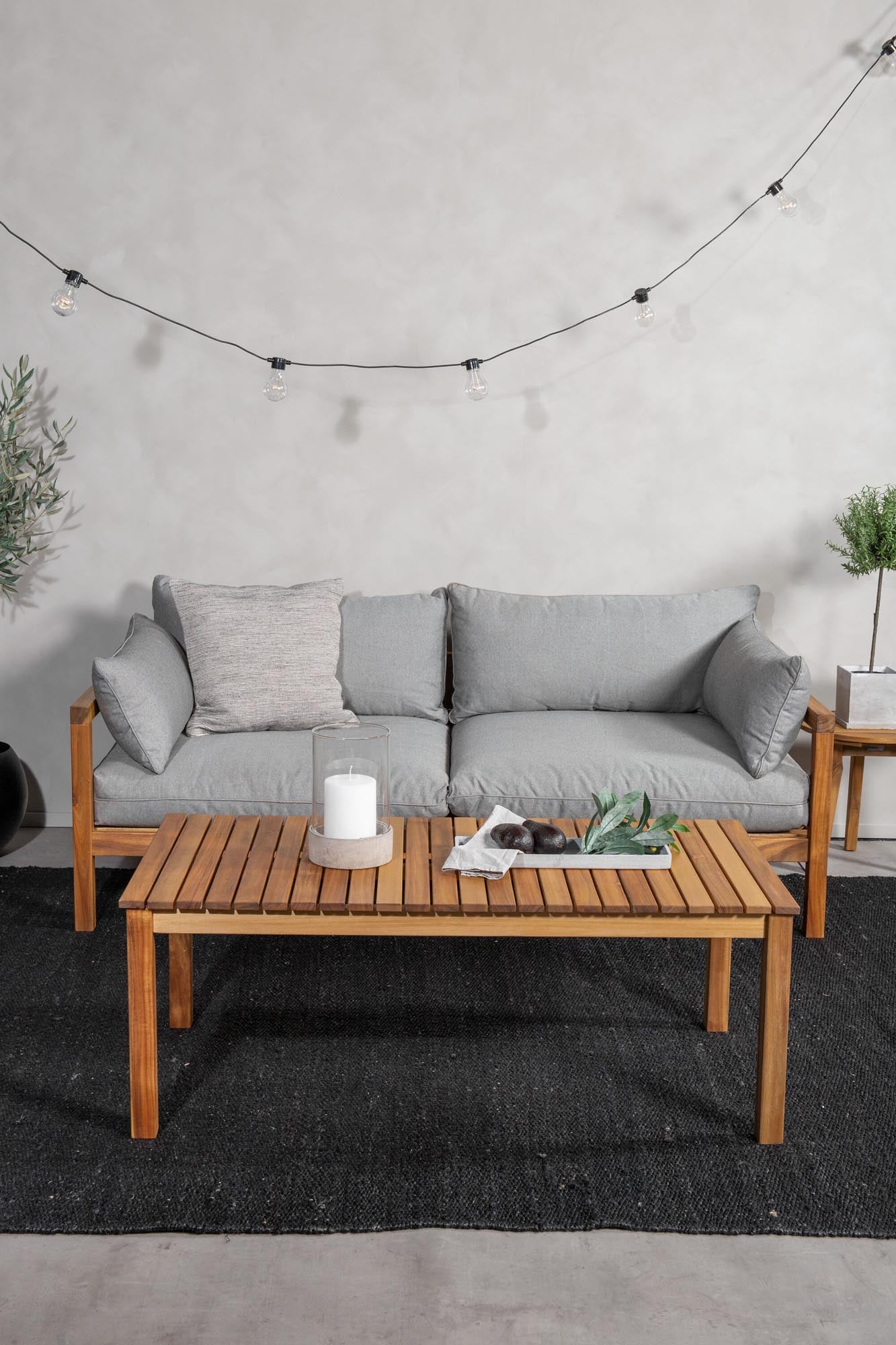 Marion 2 Sitzer Sofa in Natur präsentiert im Onlineshop von KAQTU Design AG. Lounge Sofa ist von Venture Home