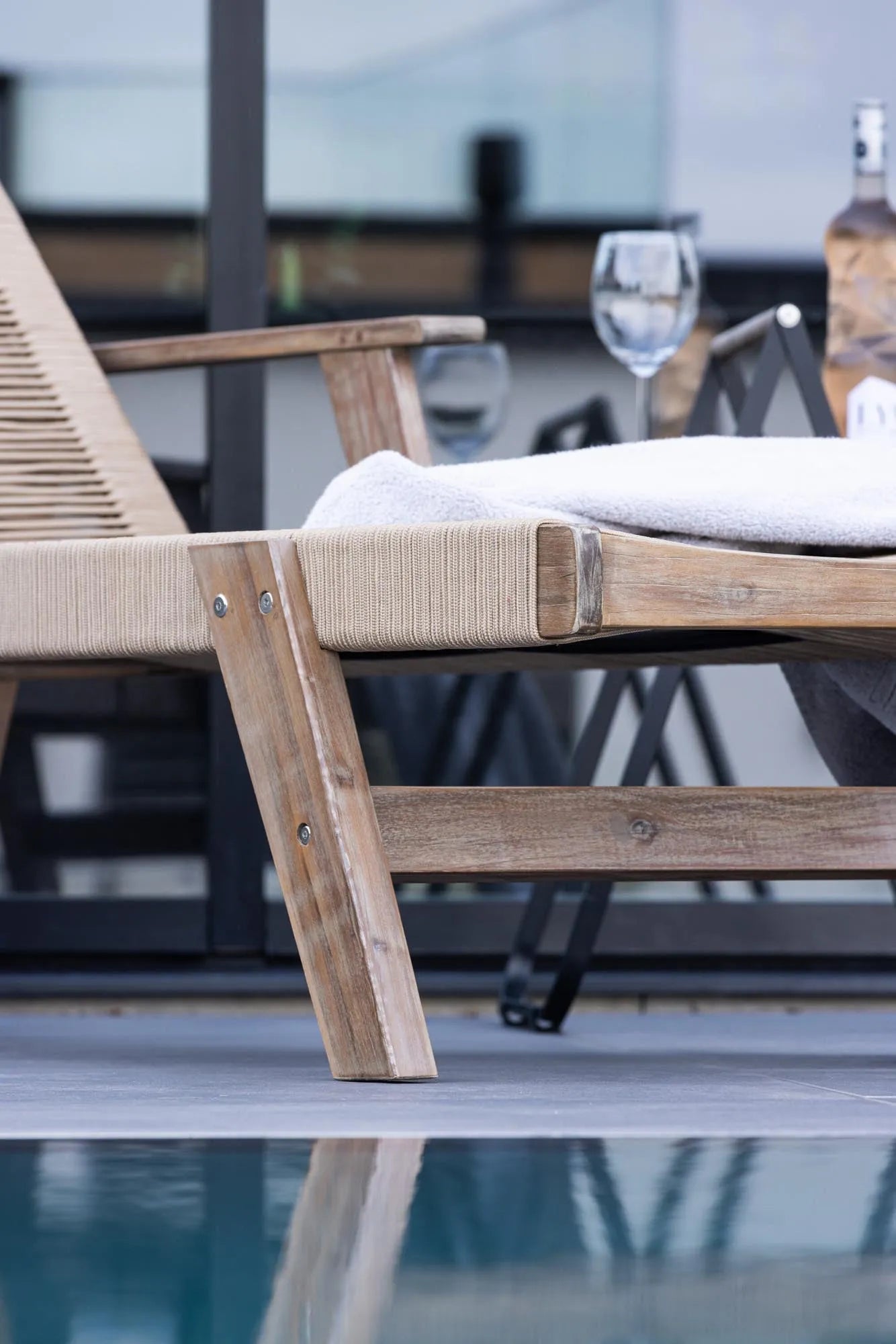 Komfortable Little John Sonnenliege von Venture Home für Erholung.