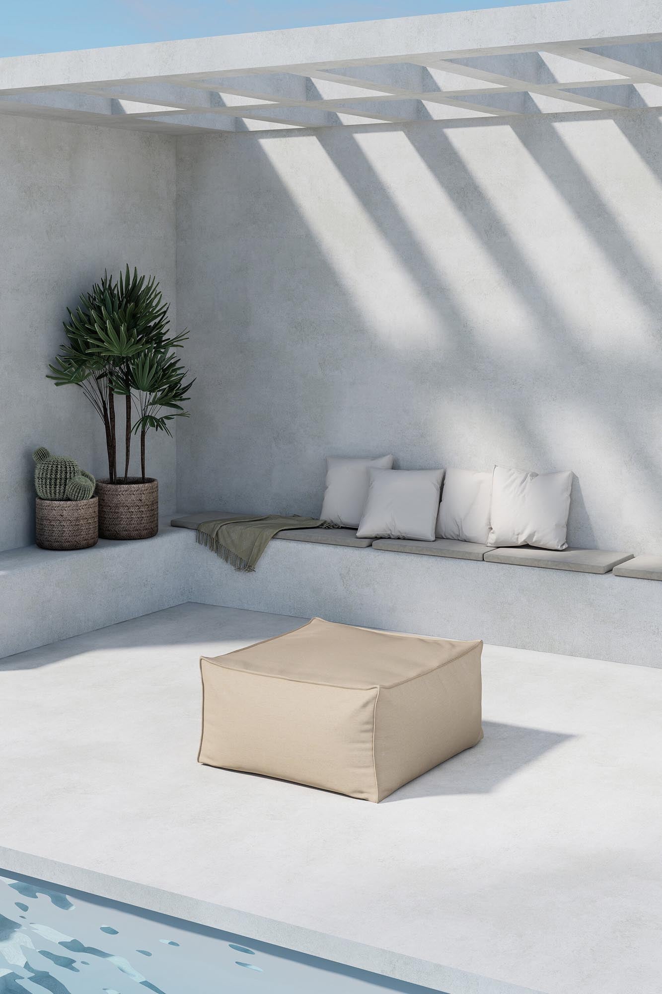 Entdecken Sie den Rambo Ottoman von Venture Home: Stilvoller, wetterfester Hocker in sanftem Beige, perfekt für Garten und Terrasse.
