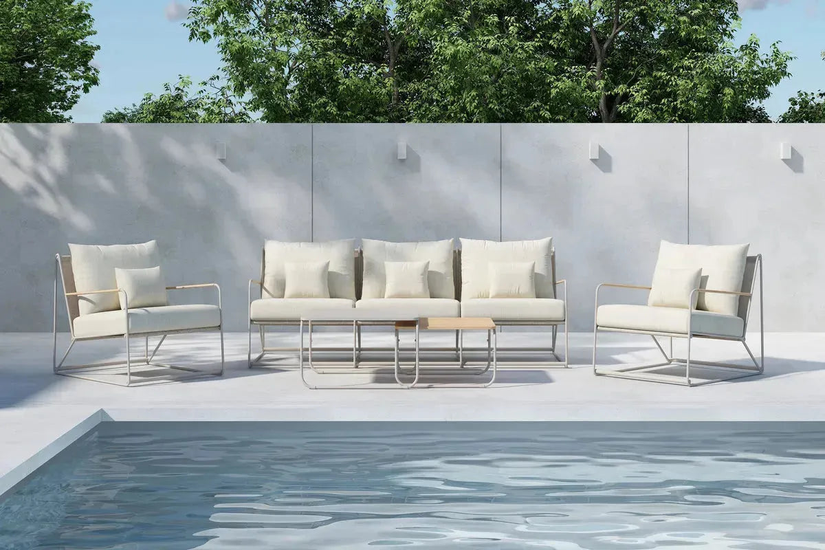 Palazzo Sofa Set in modernem Design mit grauem Stoffbezug, bestehend aus einem großzügigen Sofa und einem passenden Sessel, präsentiert in einem stilvollen Wohnambiente.
