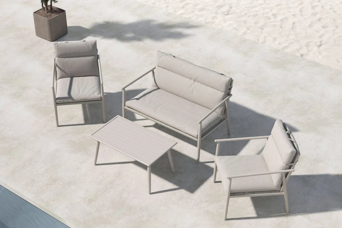 Mazzaro Sofa Set in modernem Design mit grauem Stoffbezug, bestehend aus einem Sofa und einem Sessel, präsentiert in einem stilvollen Wohnzimmer-Setting.
