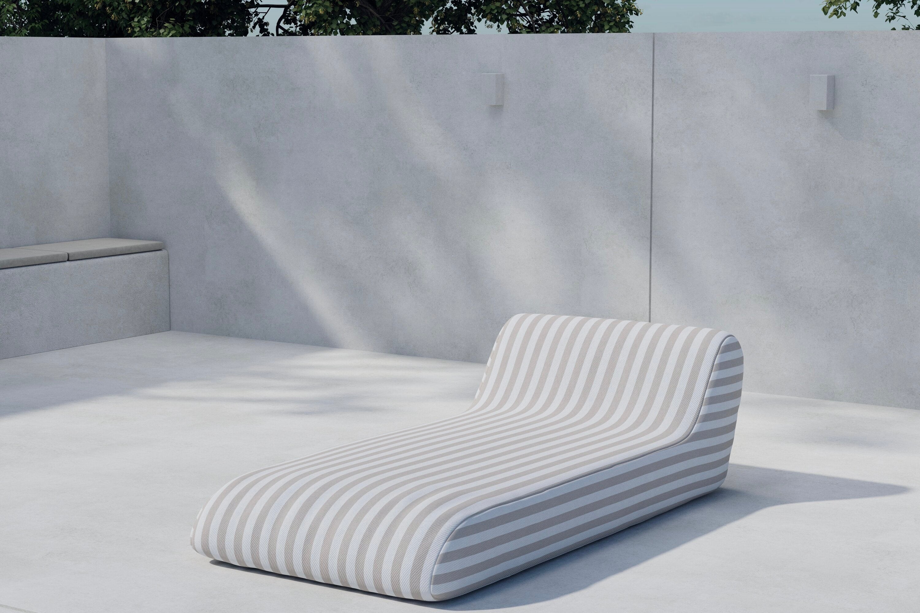 Eleganter Redang Liegestuhl von Venture Home, ideal für entspannte Momente im Freien, vereint modernes Design mit hohem Sitzkomfort.