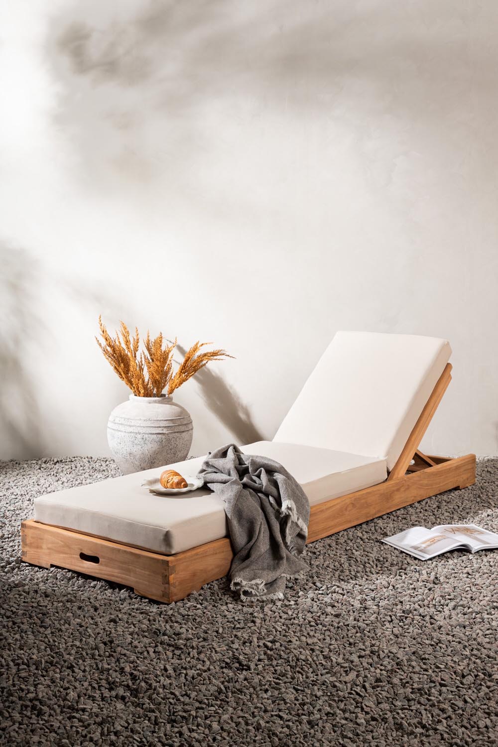 Sunbed Sonnenliege in Natur präsentiert im Onlineshop von KAQTU Design AG. Liegestuhl ist von Venture Home