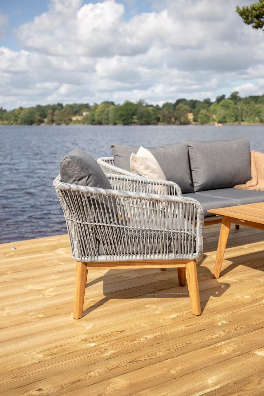 Chania Sofa-Set in Grau präsentiert im Onlineshop von KAQTU Design AG. Loungeset ist von Venture Home