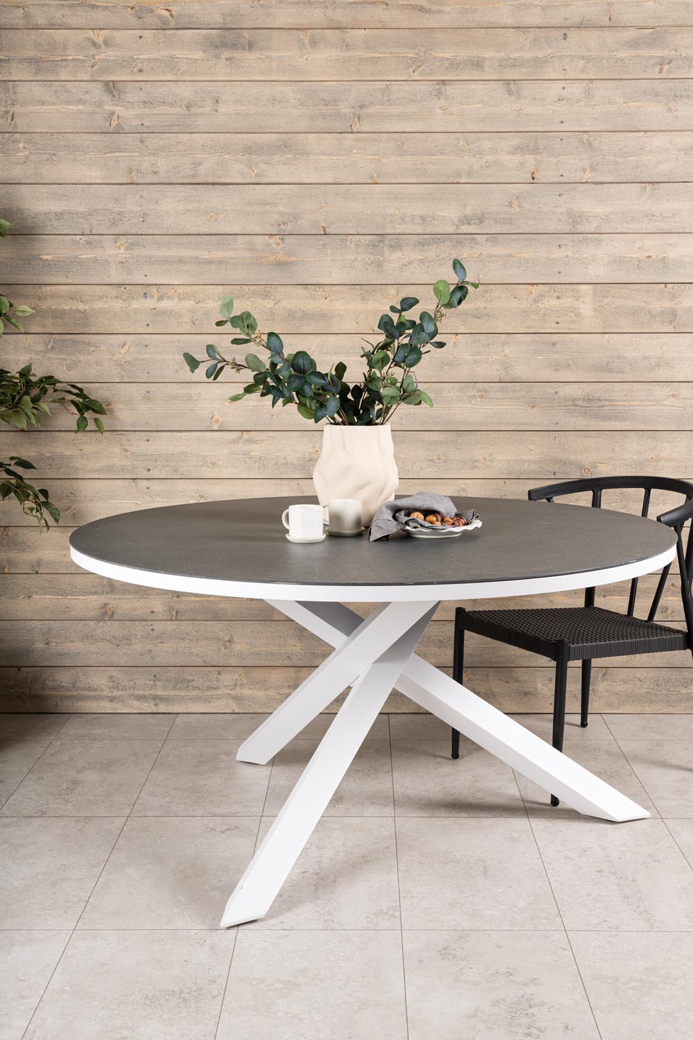 Copacabana Rundes Esstisch in Grau präsentiert im Onlineshop von KAQTU Design AG. Gartentisch ist von Venture Home