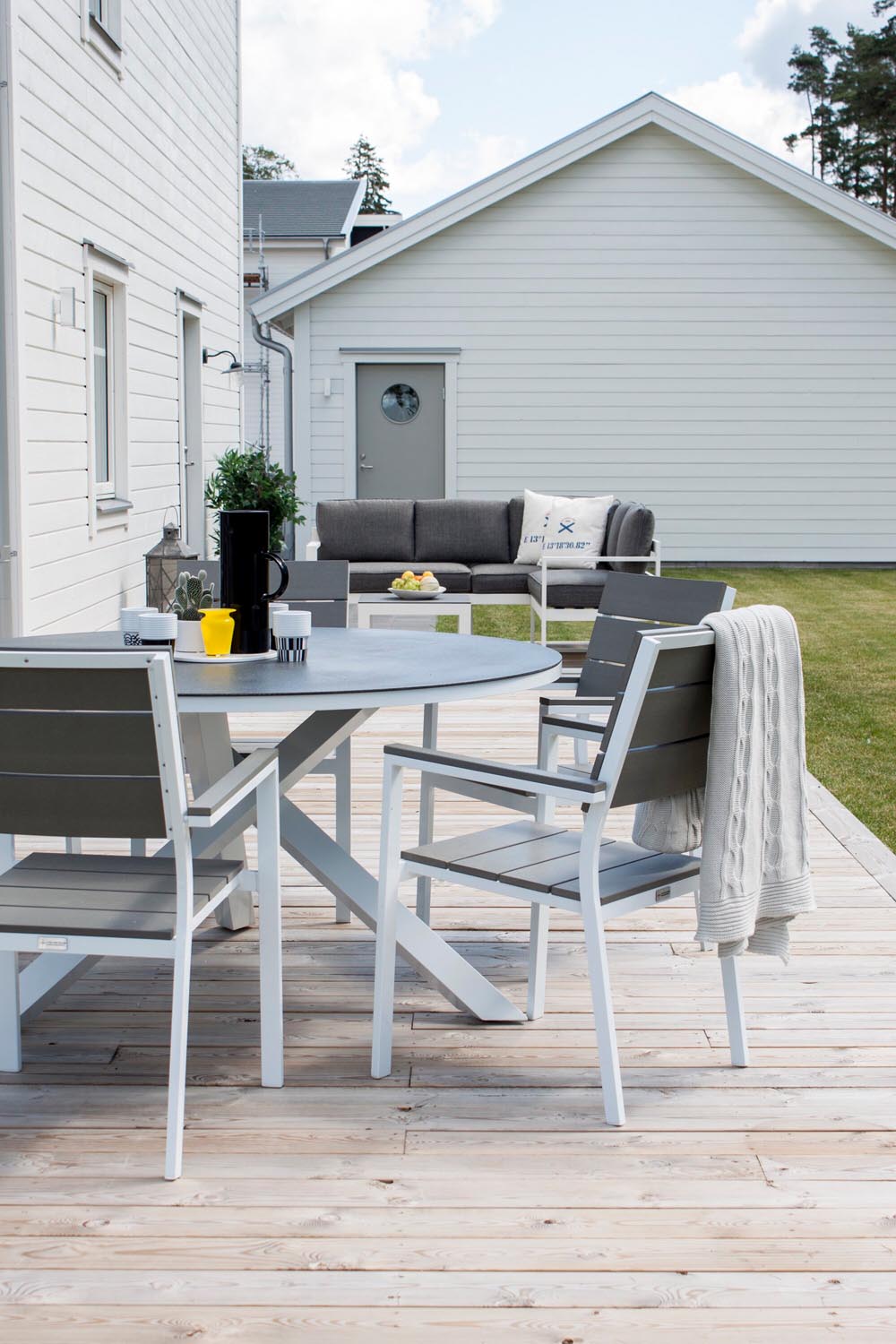 Copacabana Rundes Esstisch in Grau präsentiert im Onlineshop von KAQTU Design AG. Gartentisch ist von Venture Home