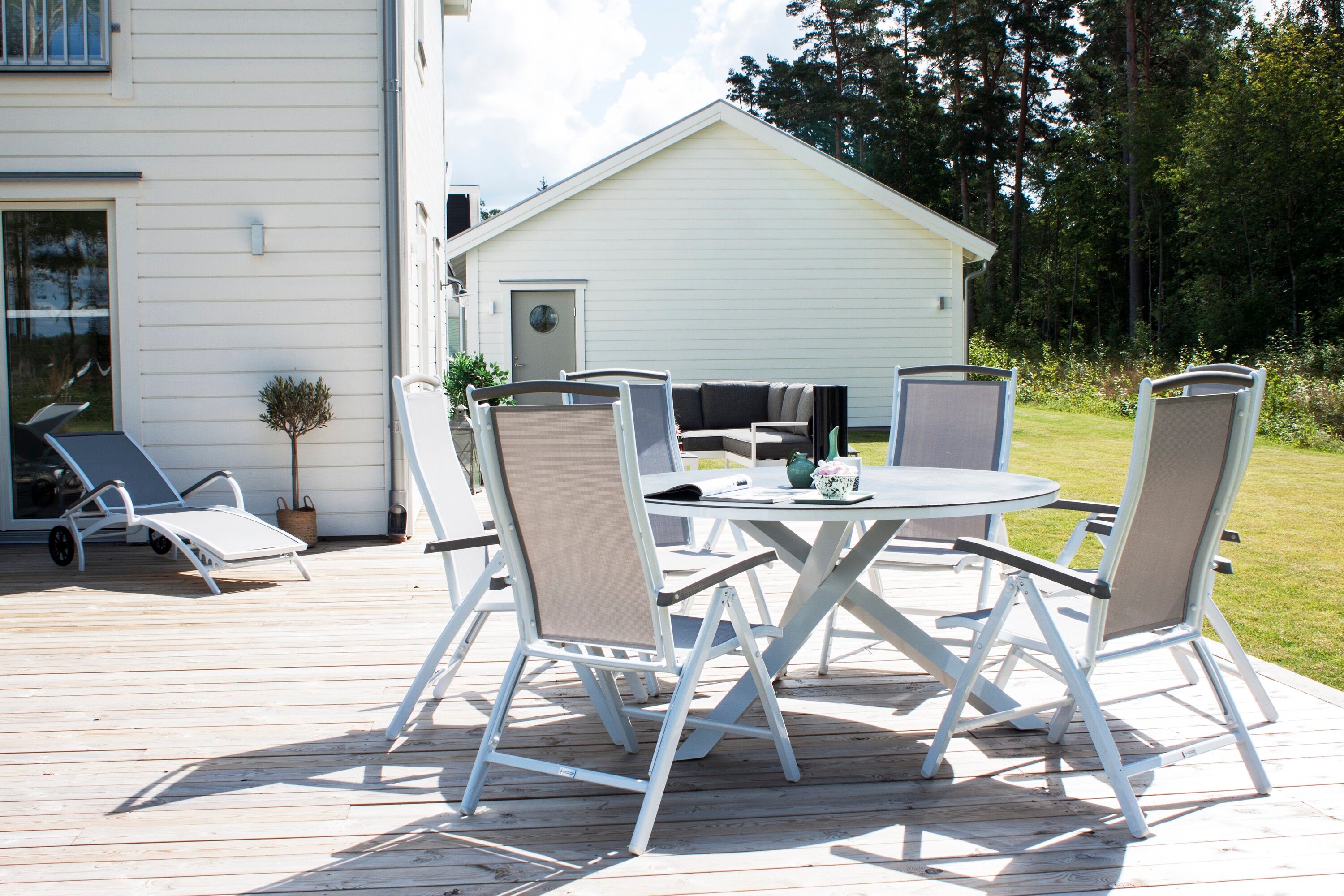 Copacabana Gartentisch rund in Grau präsentiert im Onlineshop von KAQTU Design AG. Gartentisch ist von Venture Home