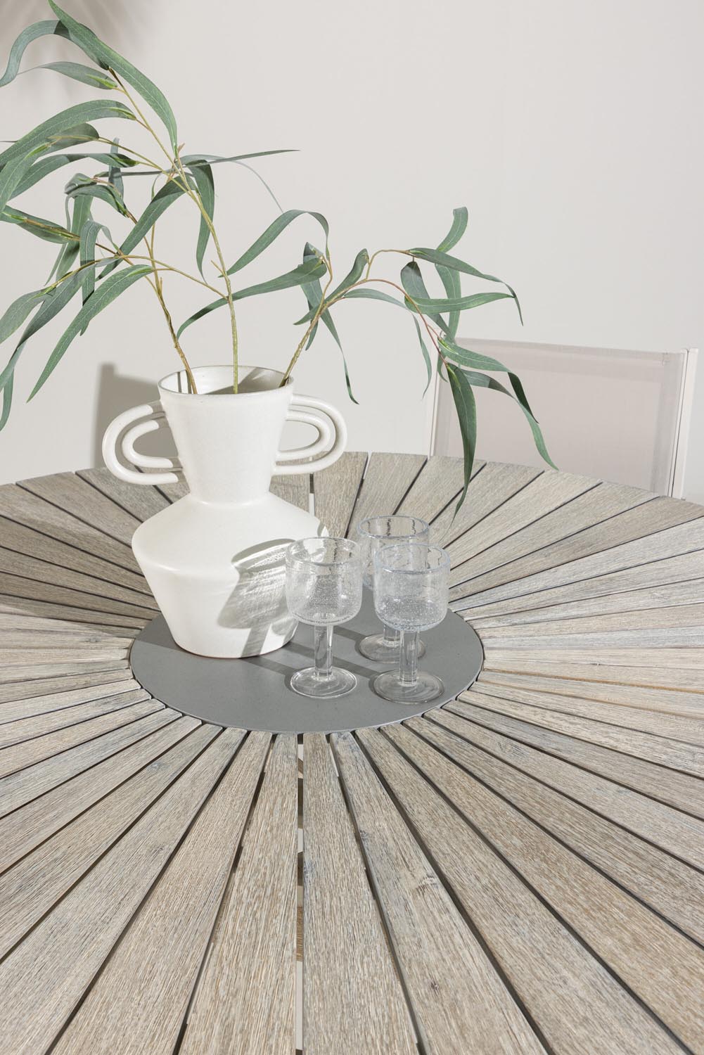 Rives Round Esstisch in Tünche präsentiert im Onlineshop von KAQTU Design AG. Gartentisch ist von Venture Home