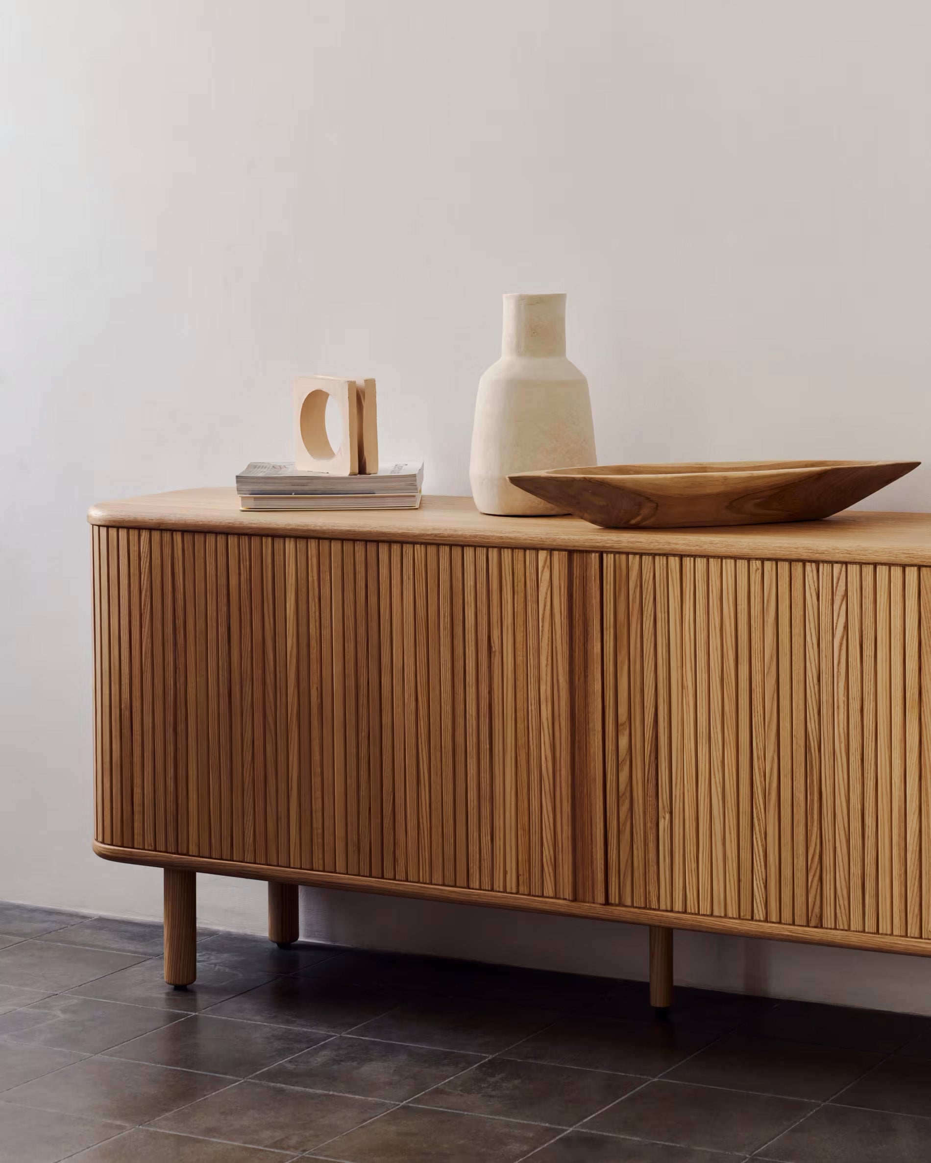 Mailen Sideboard 2 Türen aus Eschenfurnier mit natürlichem Finish 180 x 75 cm