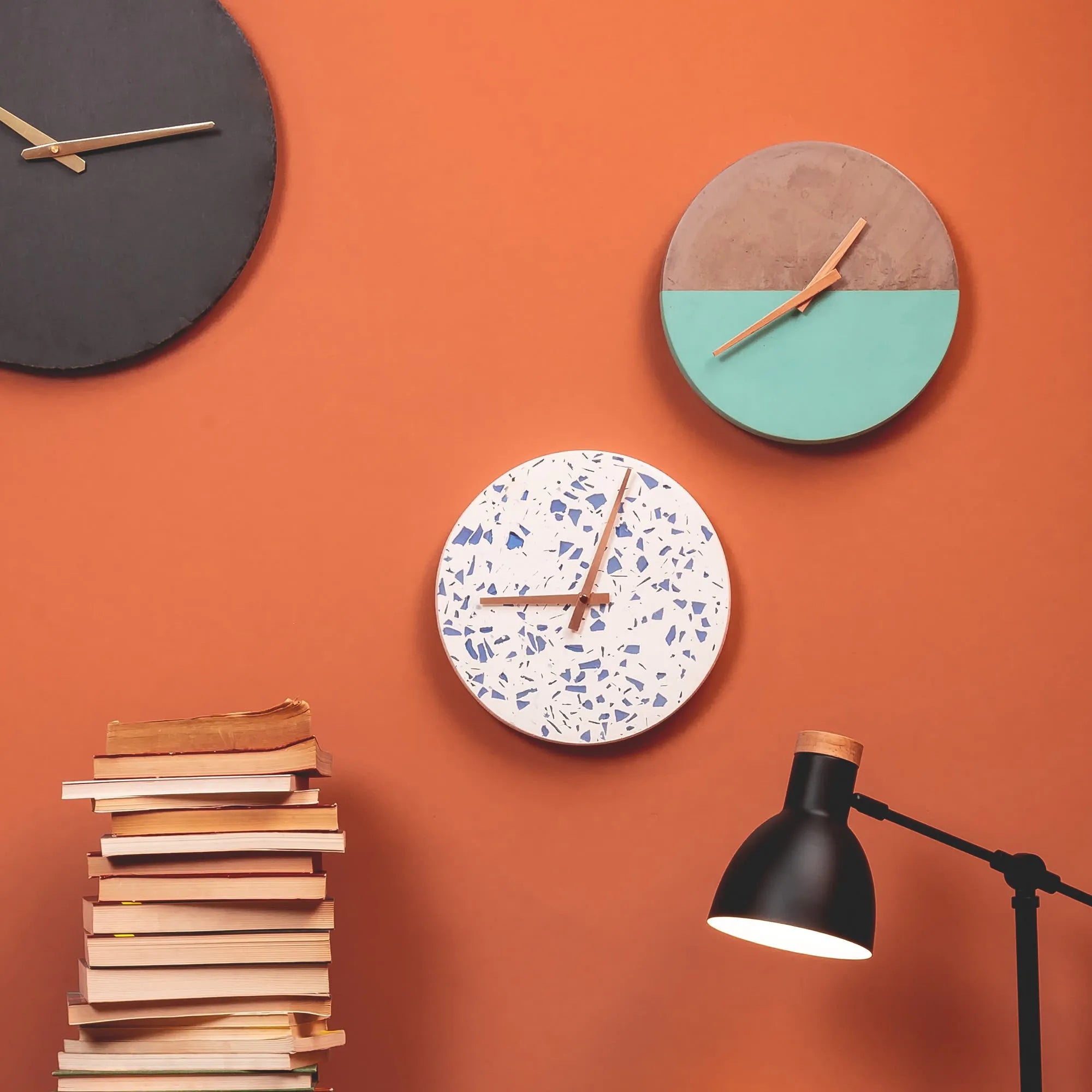 Die Tescarle Tischlampe von Kave Home vereint modernes Design mit Funktionalität, ideal für stilvolle Beleuchtung.
