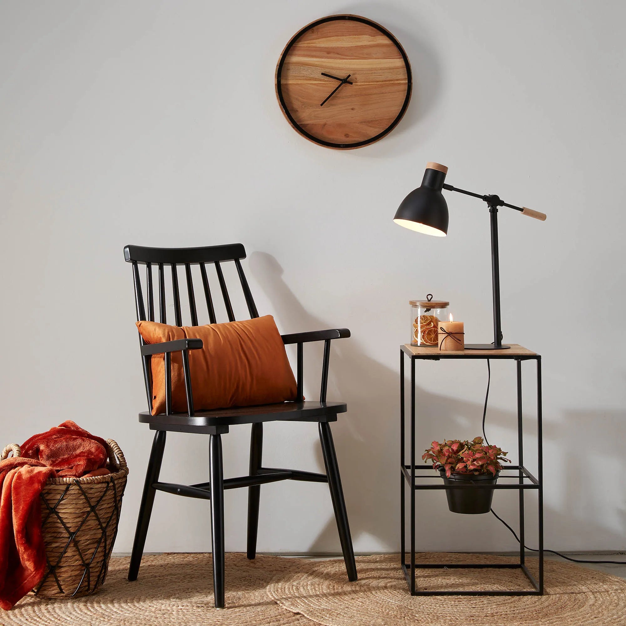 Die Tescarle Tischlampe von Kave Home vereint modernes Design mit Funktionalität, ideal für stilvolle Beleuchtung.