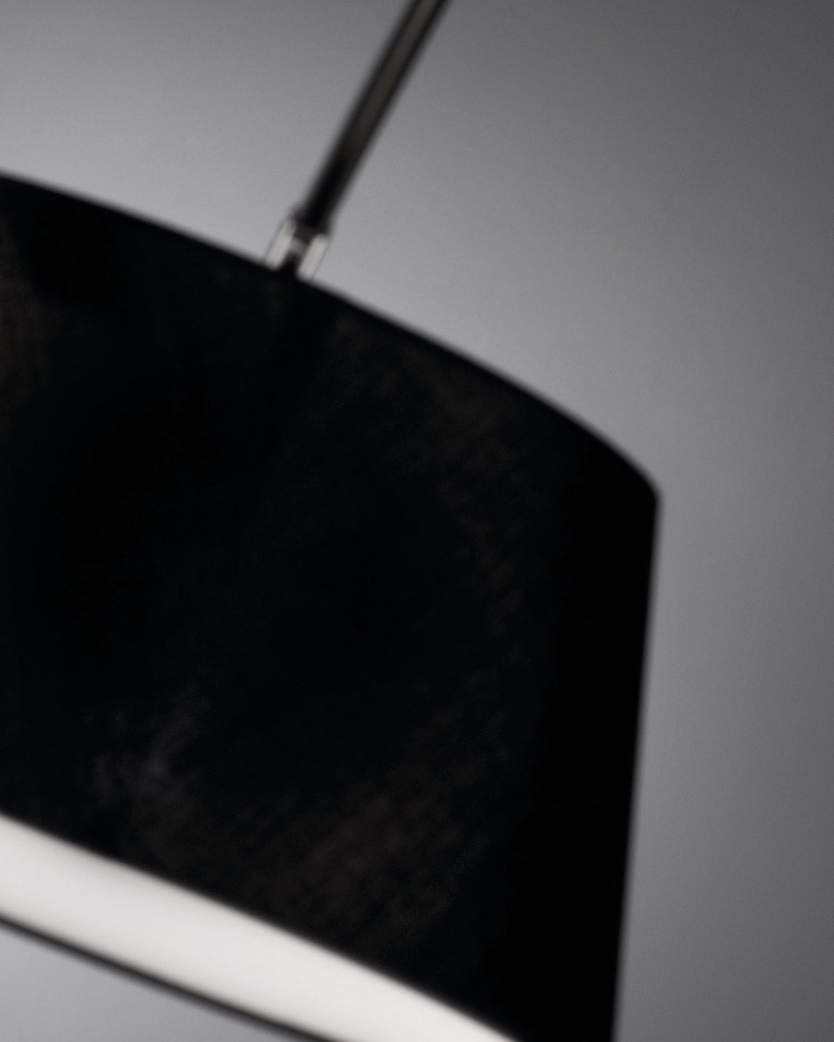 May Stehlampe, schwarz in Schwarz präsentiert im Onlineshop von KAQTU Design AG. Stehleuchte ist von Kave Home