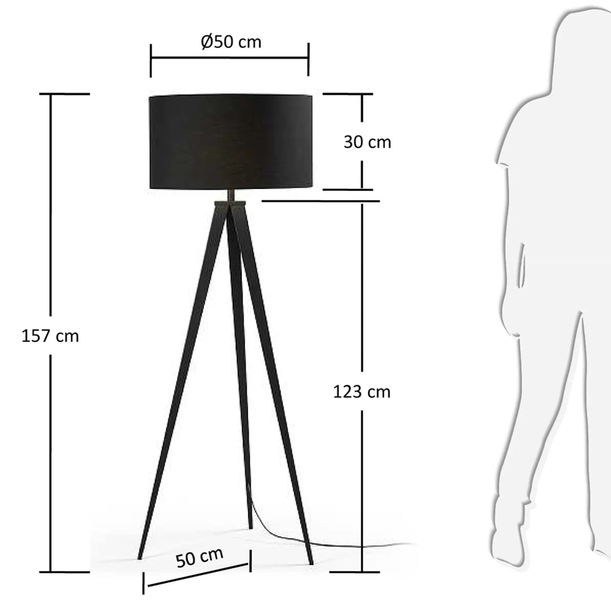 Die Iguazu Stehlampe von Kave Home vereint minimalistisches Design mit Funktionalität und passt perfekt in jedes moderne Interieur.