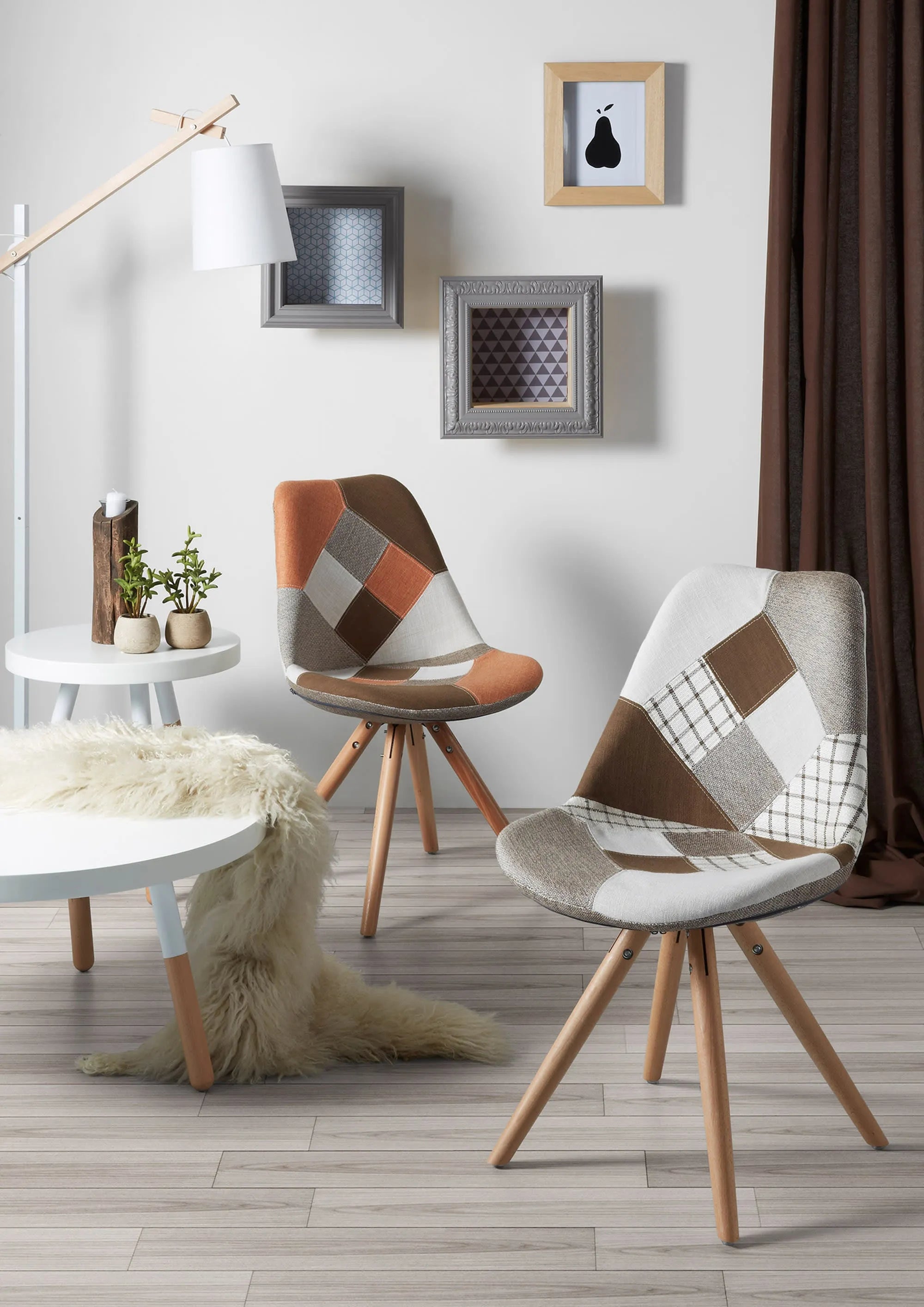 Die Kosta Stehlampe von Kave Home vereint modernes Design mit natürlichen Materialien und sorgt für stilvolle Beleuchtung.