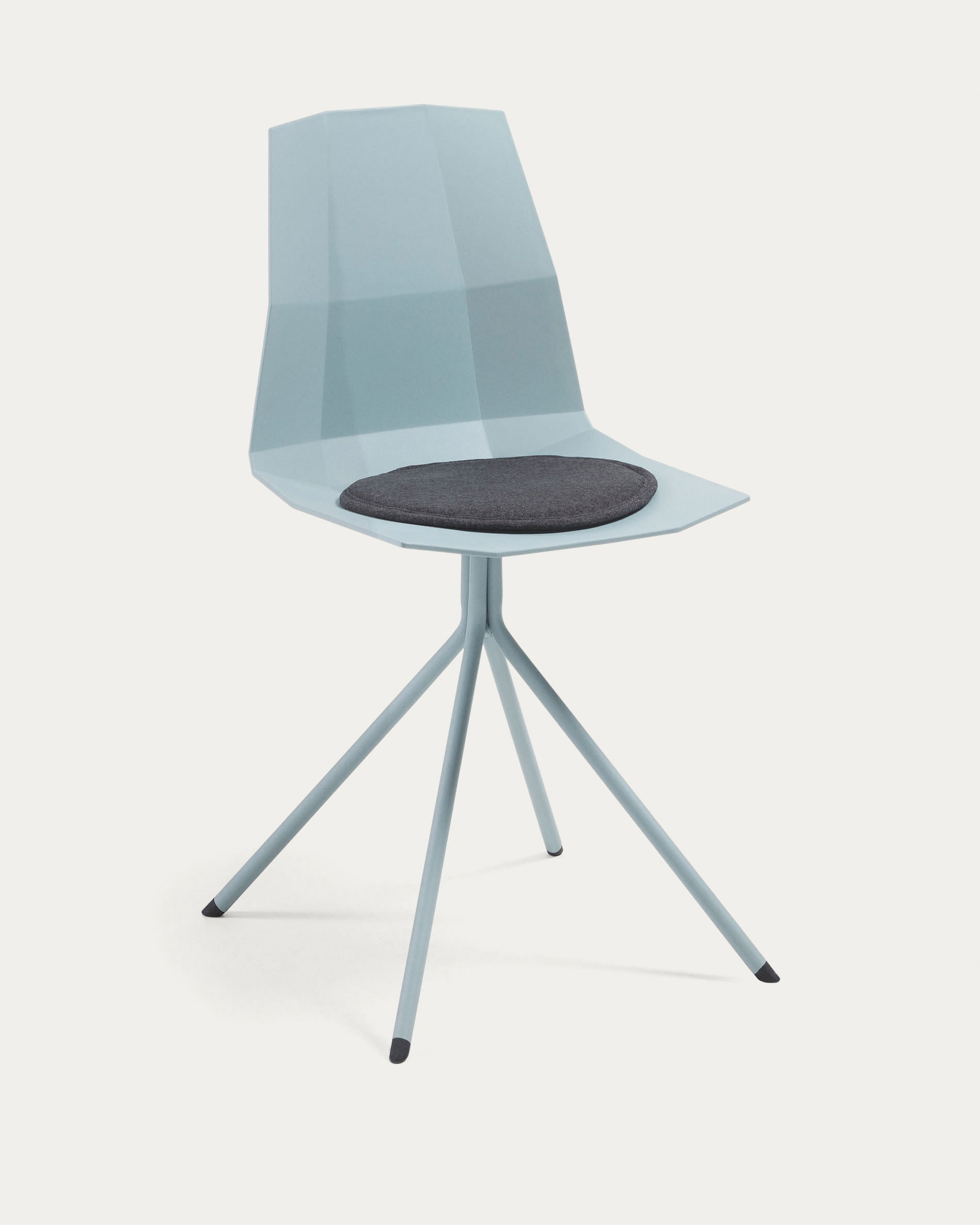 Das Kissen Silke in Dunkelgrau von Kave Home kombiniert stilvolles Design mit Komfort, perfekt für zeitgemäße Wohnräume.