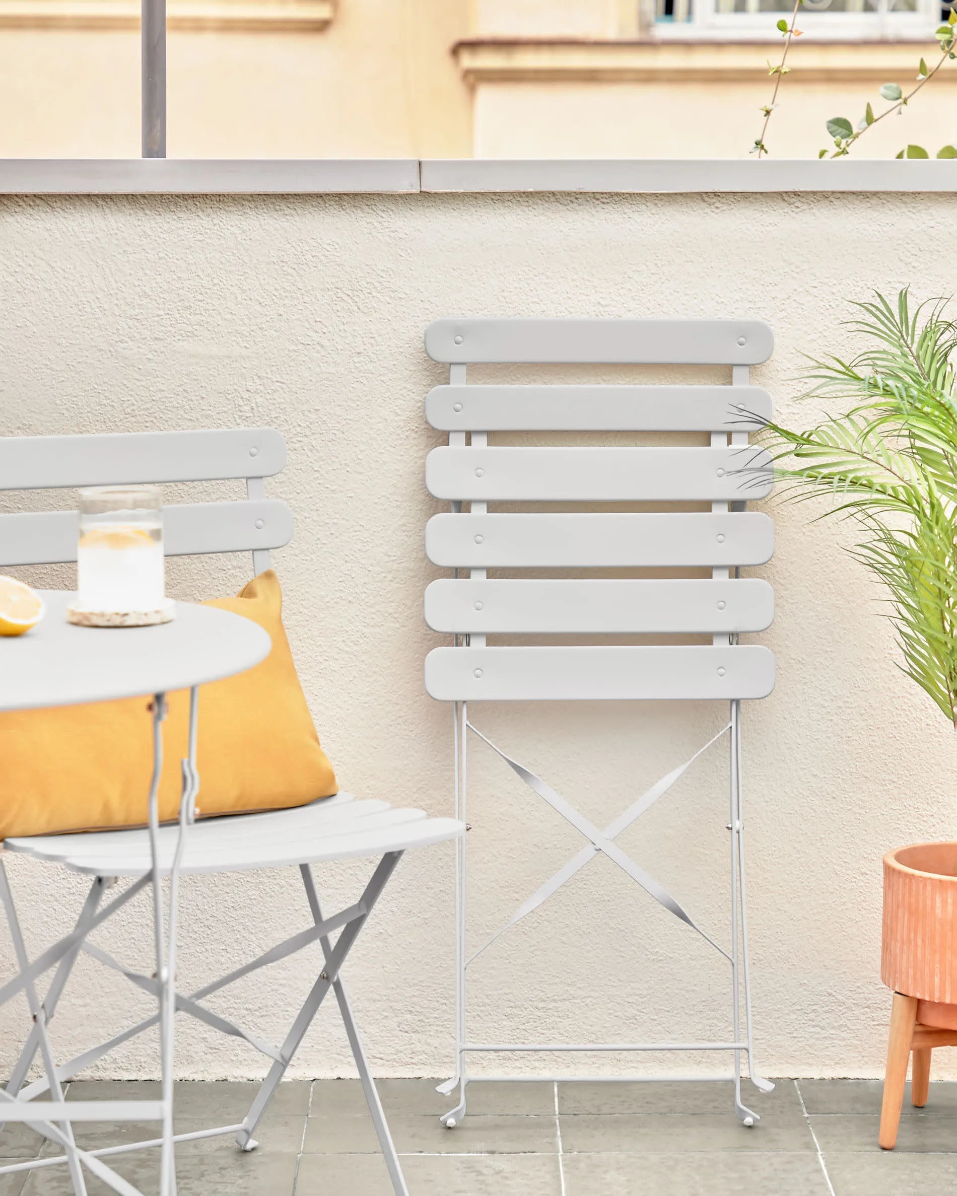 Beiges Seidenkissen von Kave Home, perfekt für elegante Akzente und eine luxuriöse Atmosphäre in Ihrem Zuhause.