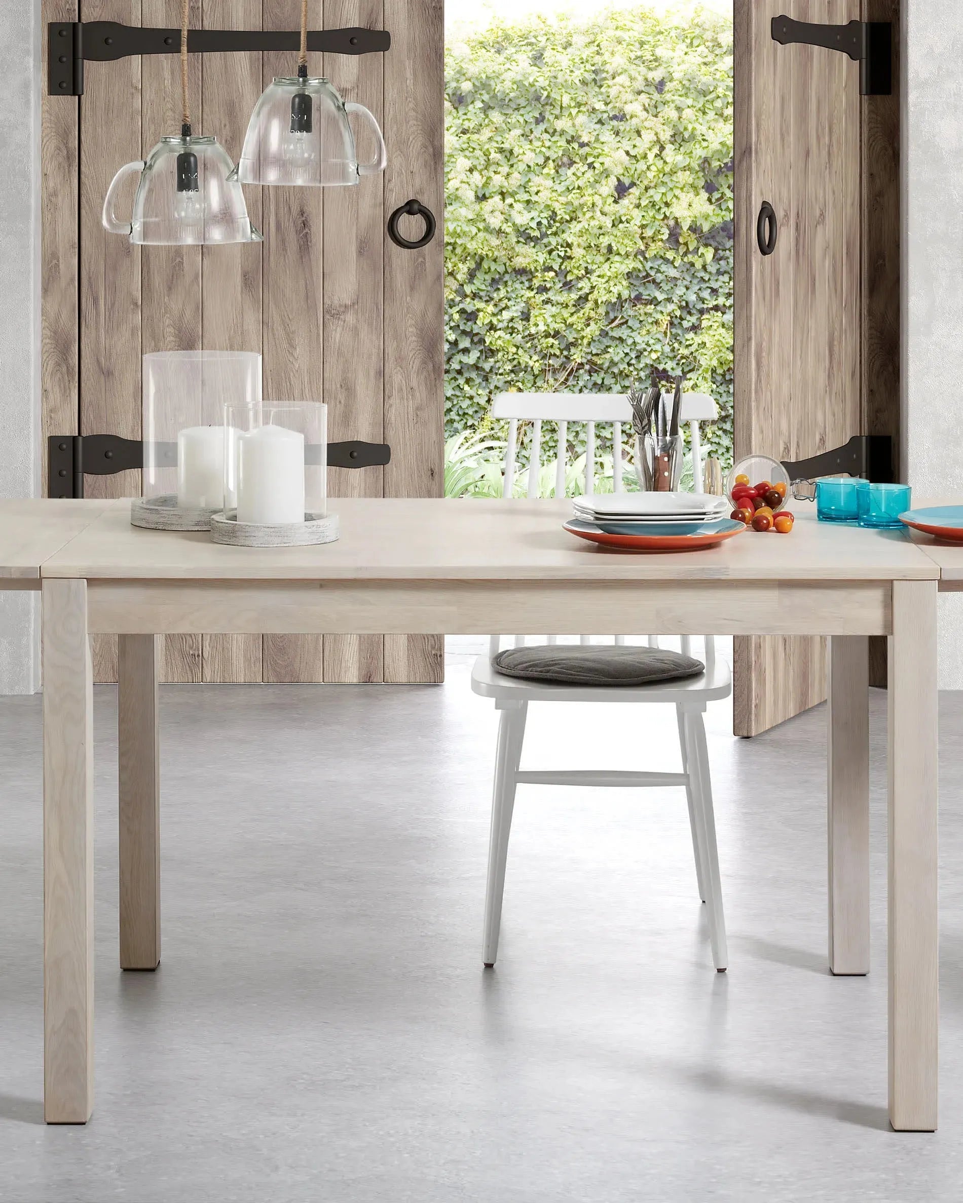 Elegantes Seidenkissen in sanftem Hellblau von Kave Home, perfekt für stilvolle und komfortable Wohnräume.
