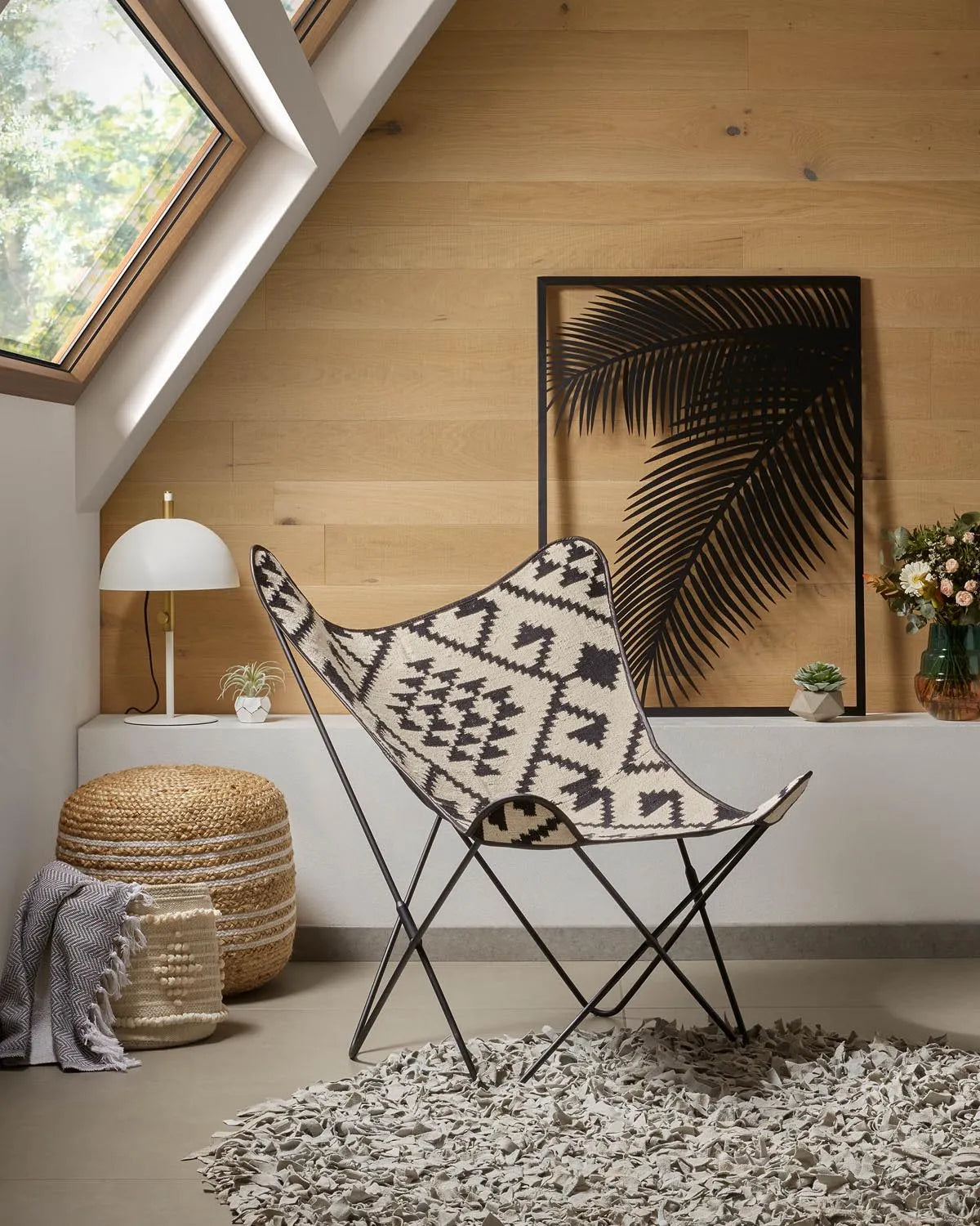 Natürlicher Saht Pouf Ø 45 cm von Kave Home in Weiß und Natur.