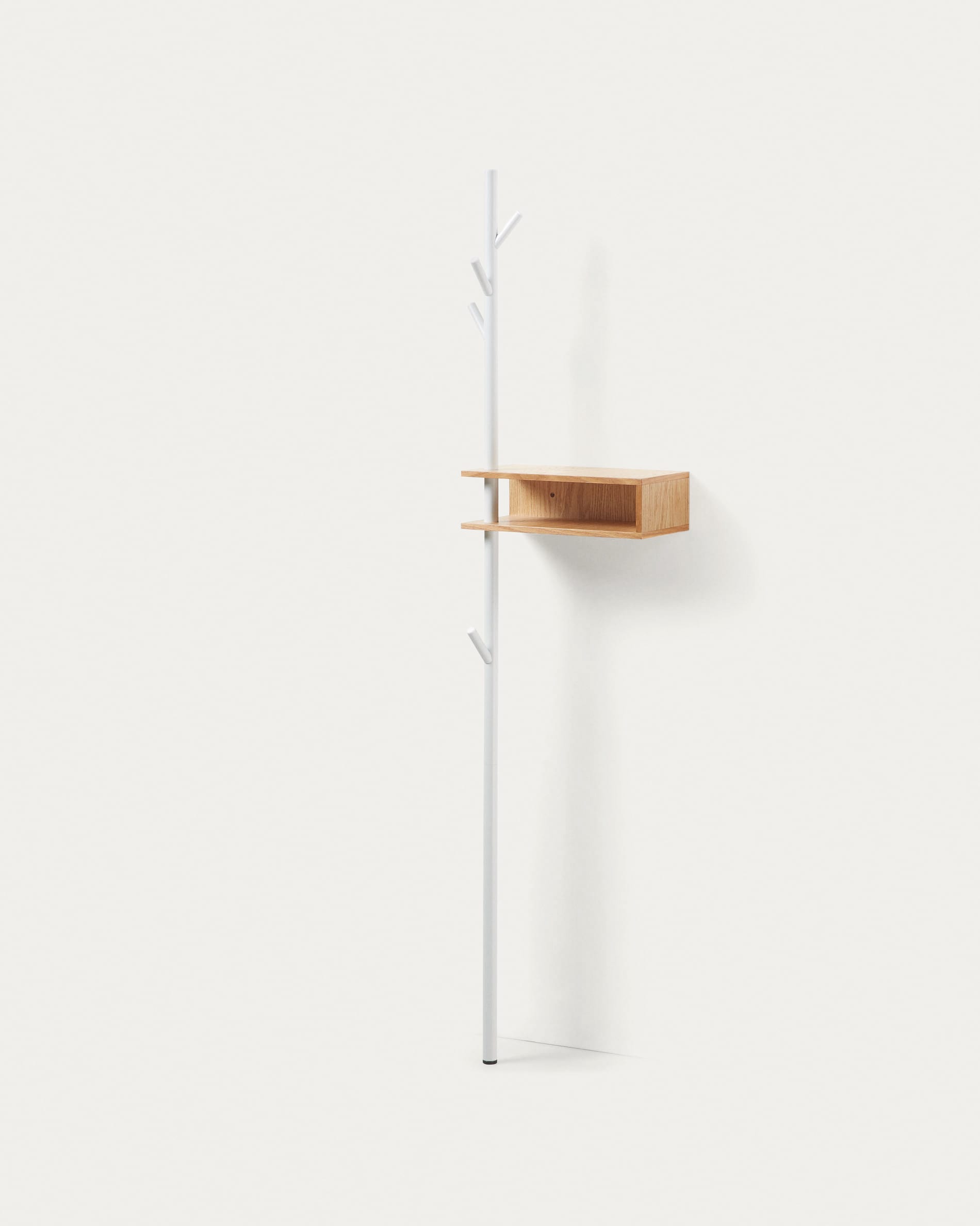 3D-Modell der Benny Garderobe: 175 cm, elegante Holzstruktur, ideal für stilvolle Organisation und zeitloses Design.