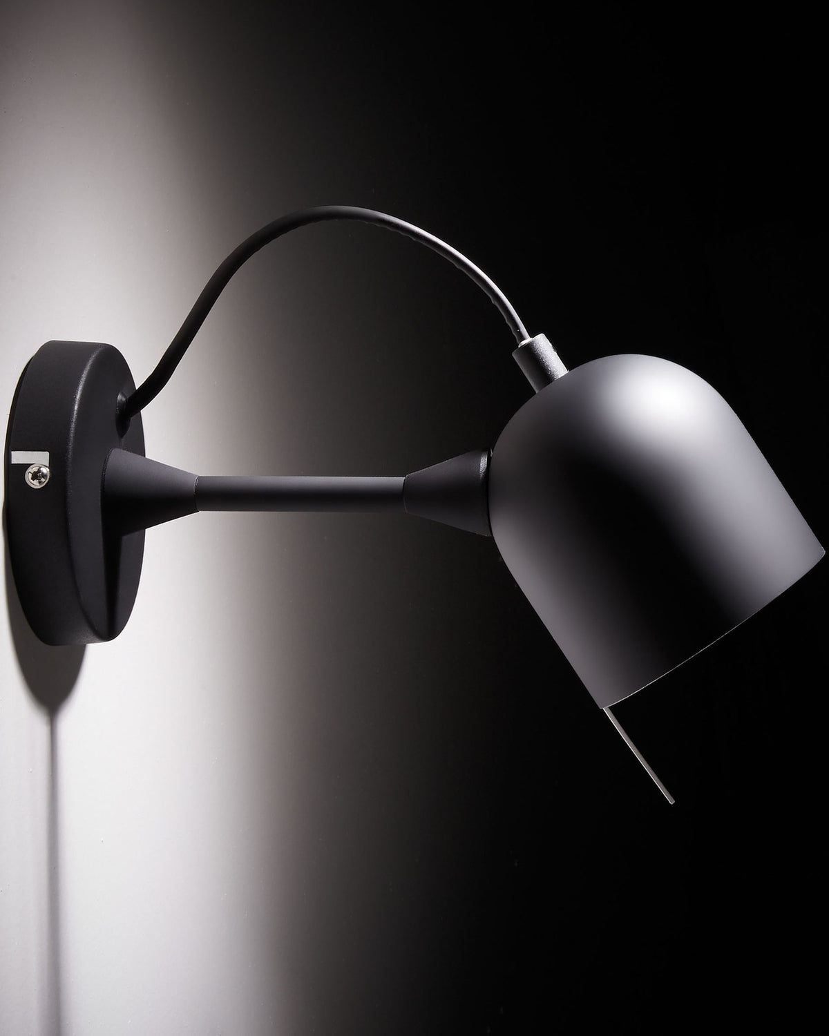Lucilla Wandleuchte, schwarz in Schwarz präsentiert im Onlineshop von KAQTU Design AG. Wandleuchte ist von Kave Home
