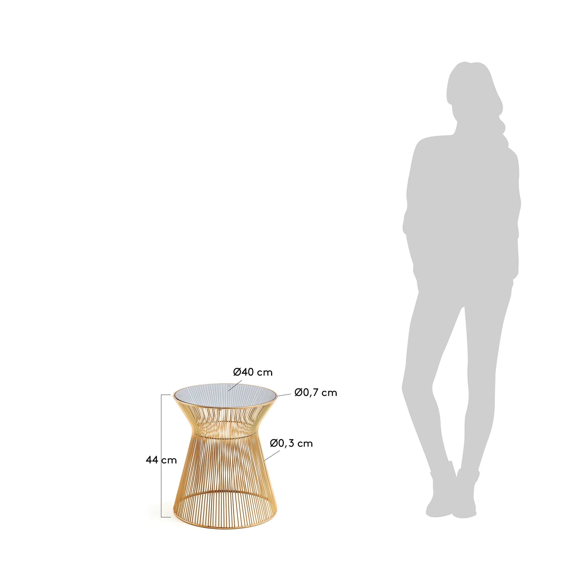 Der Jolene Beistelltisch von Kave Home vereint schwarze Glasplatte und goldene Eisenstangen zu einem eleganten, modernen Design.